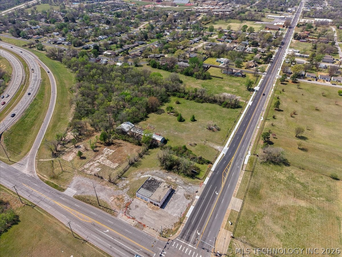 2494 N Lewis Avenue E Property Photo 4