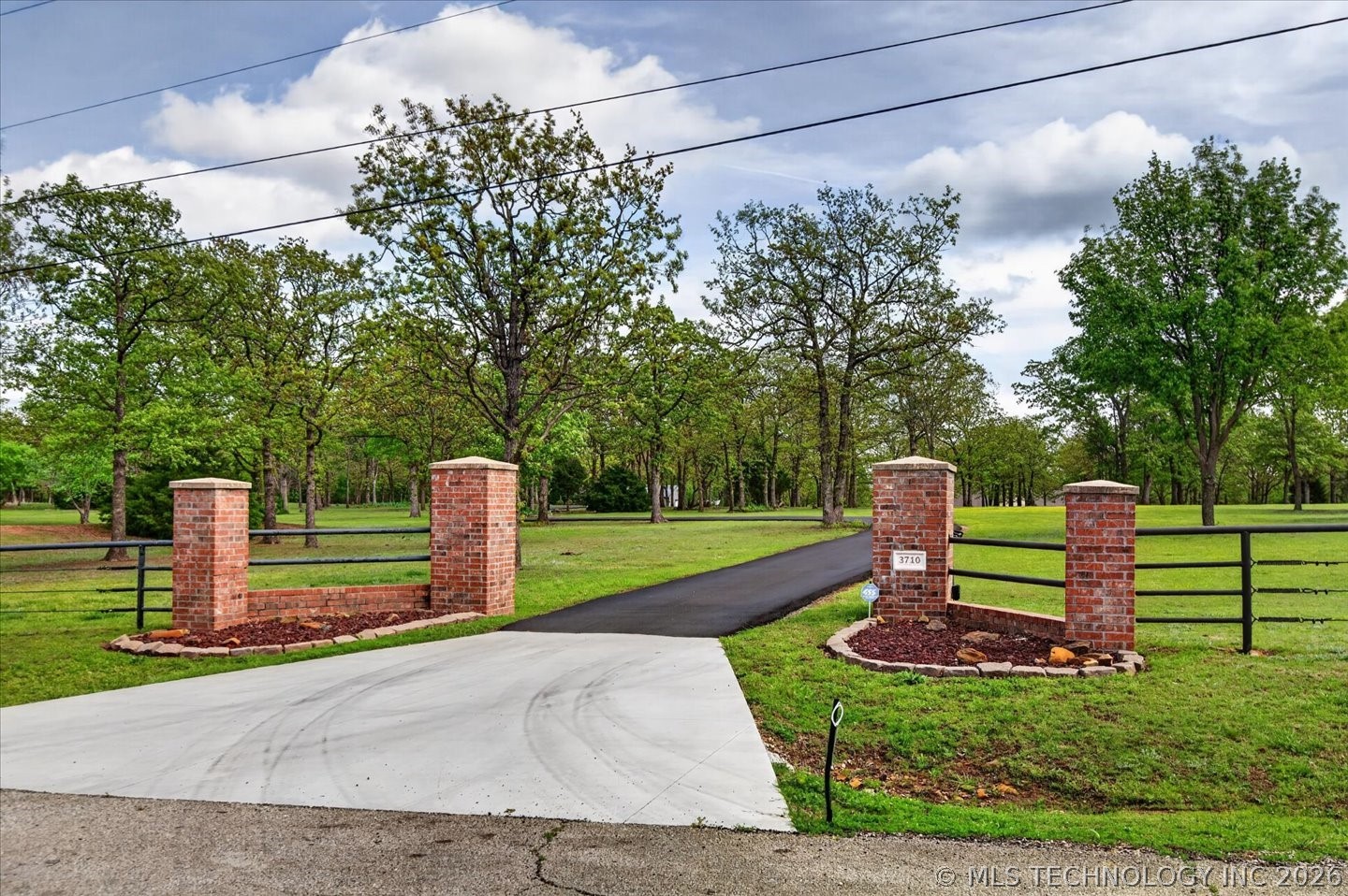 3710 E Mountain Road Property Photo 6