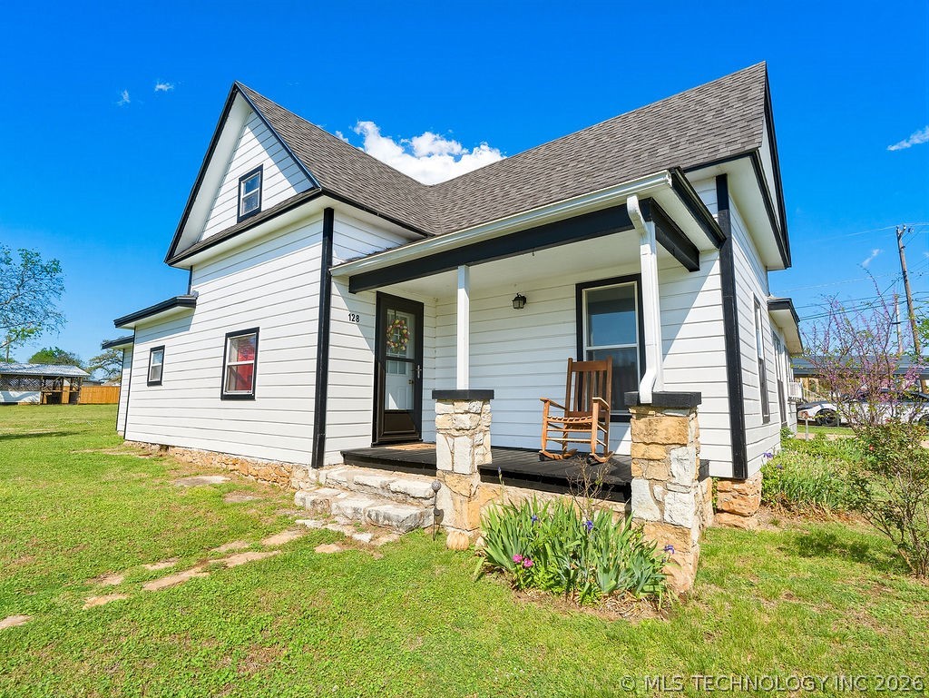 128 W Tahlequah Property Photo 1