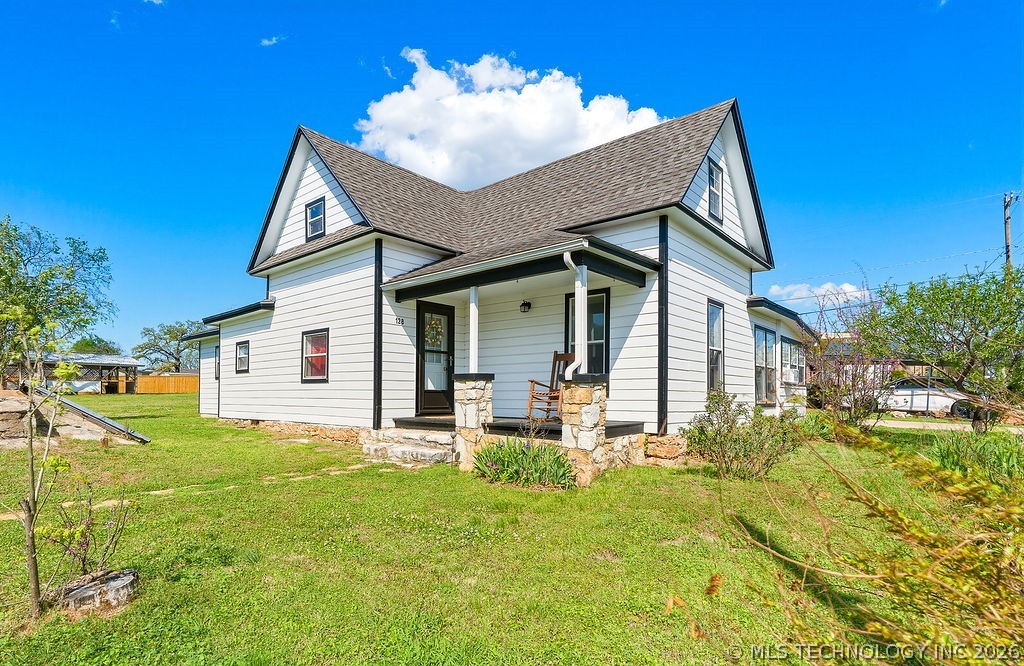 128 W Tahlequah Property Photo 2