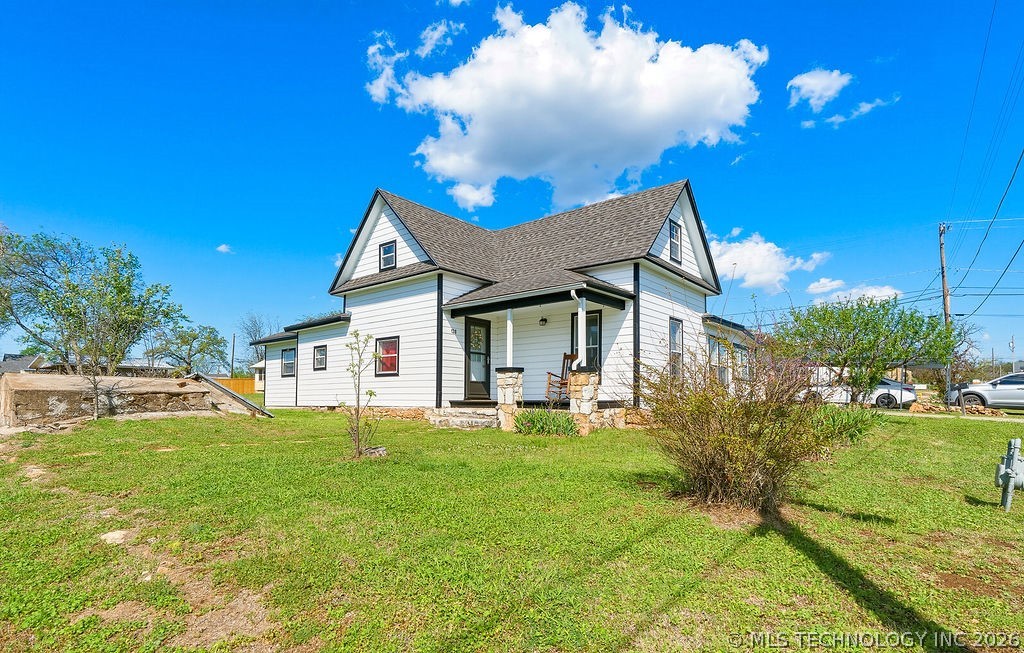 128 W Tahlequah Property Photo 3