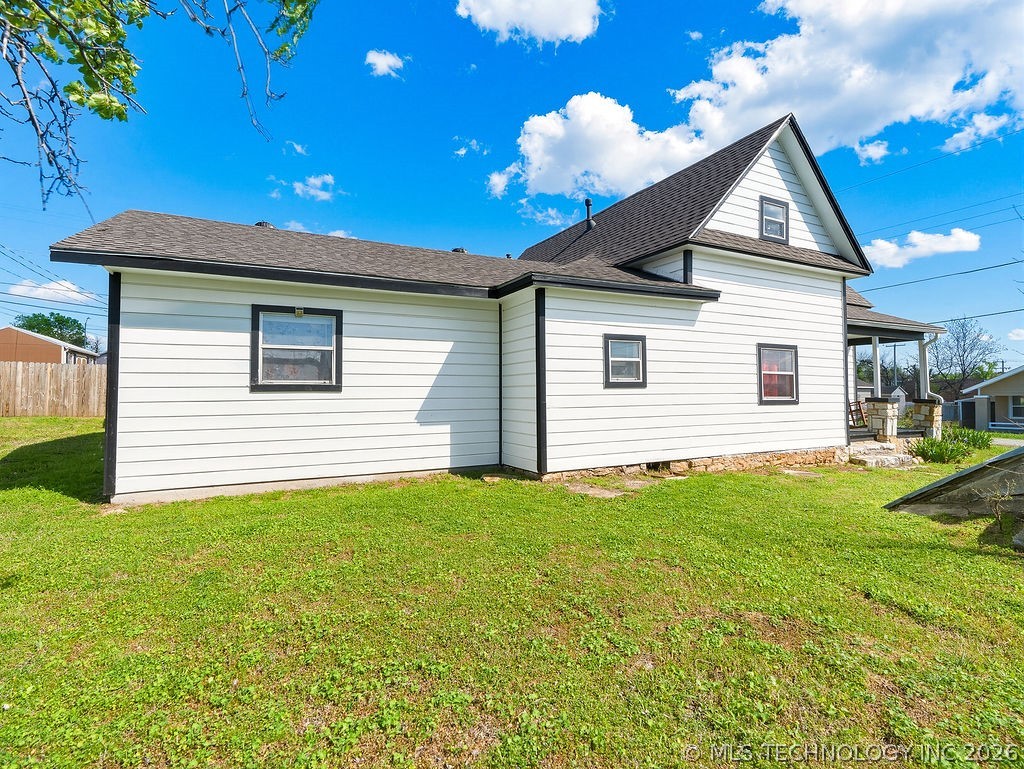 128 W Tahlequah Property Photo 7
