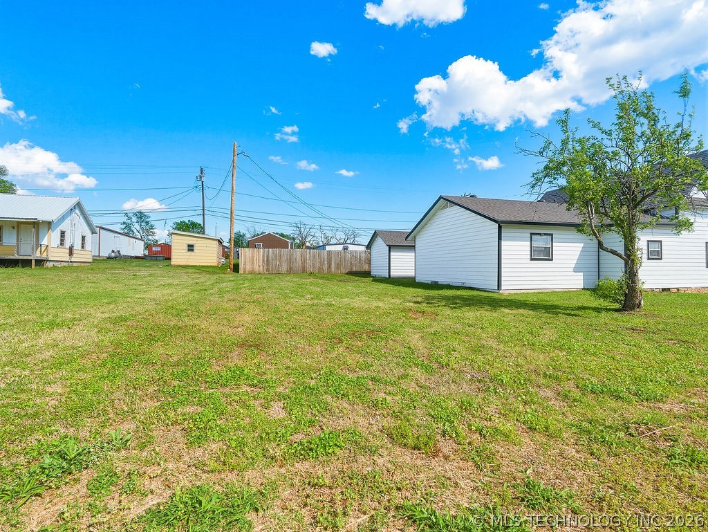 128 W Tahlequah Property Photo 8