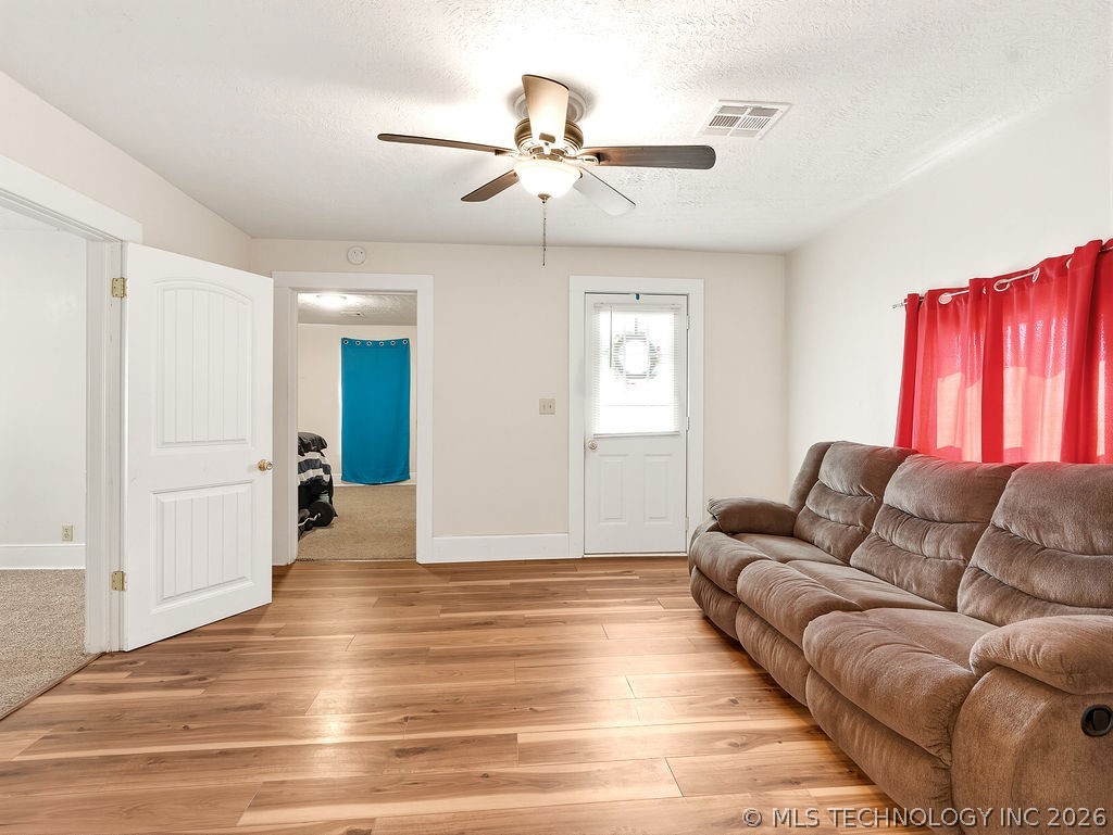 128 W Tahlequah Property Photo 11