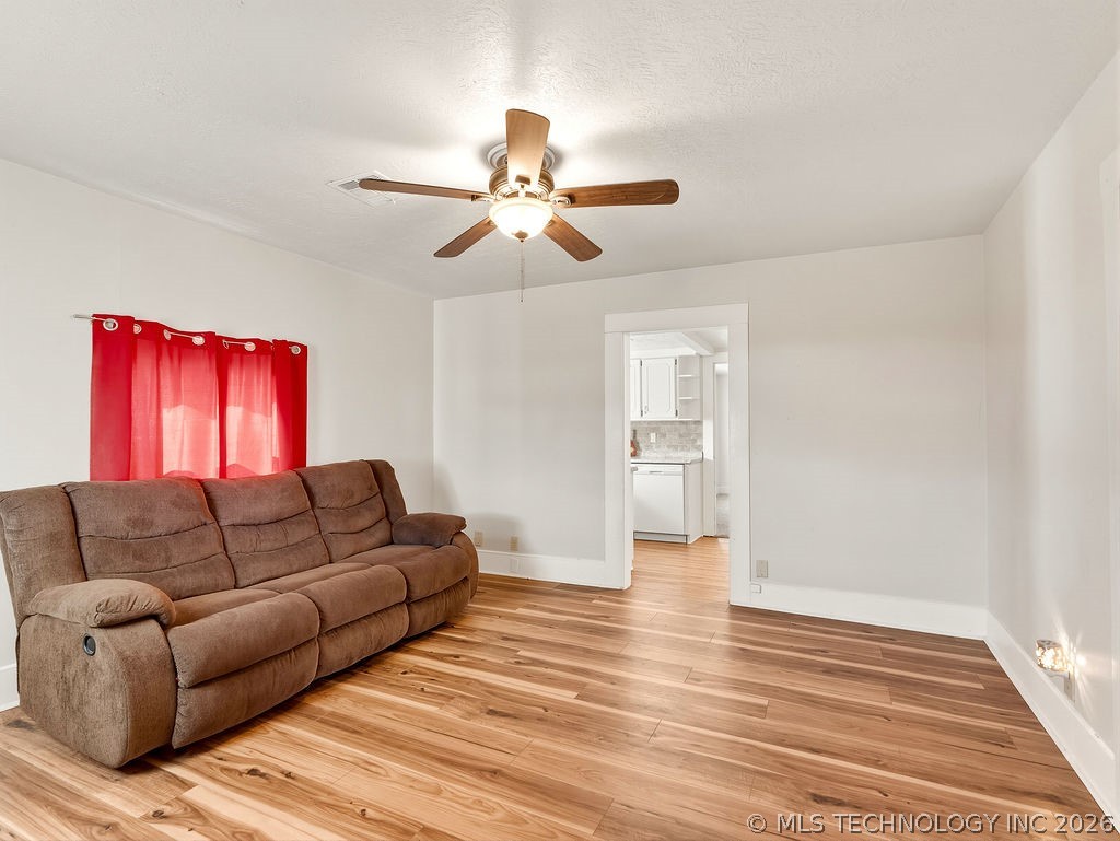 128 W Tahlequah Property Photo 12