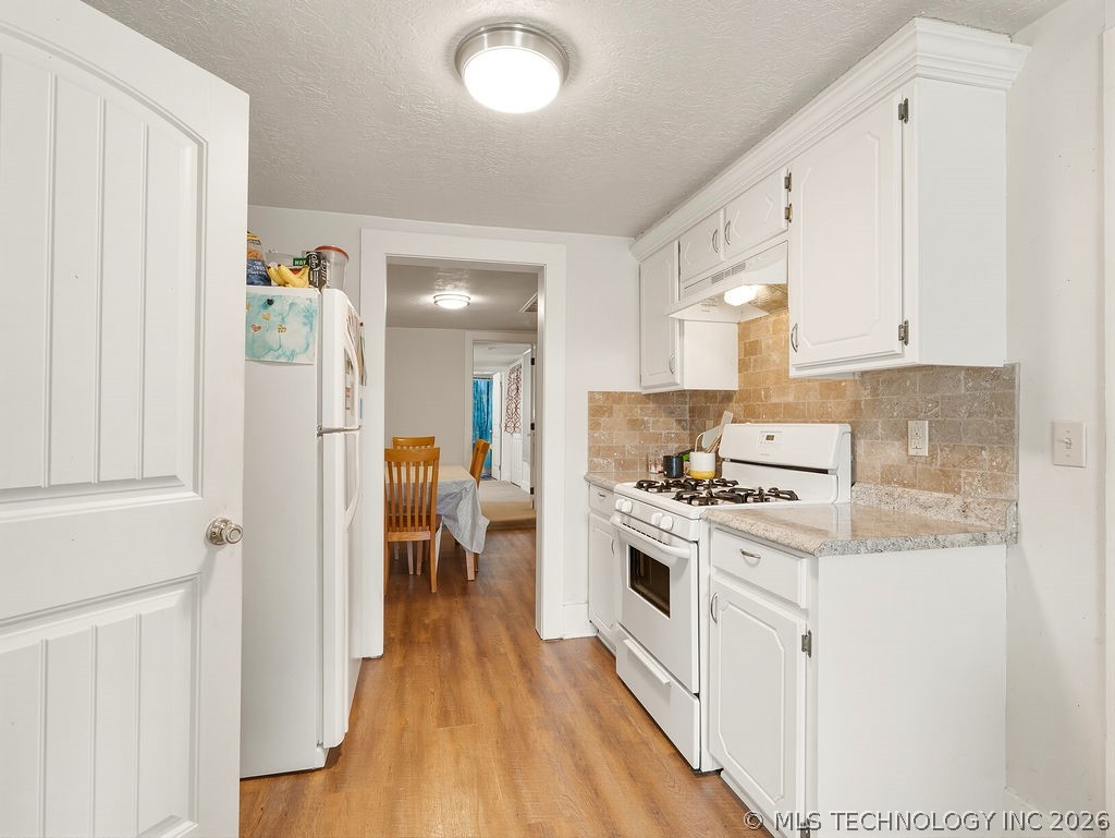 128 W Tahlequah Property Photo 17