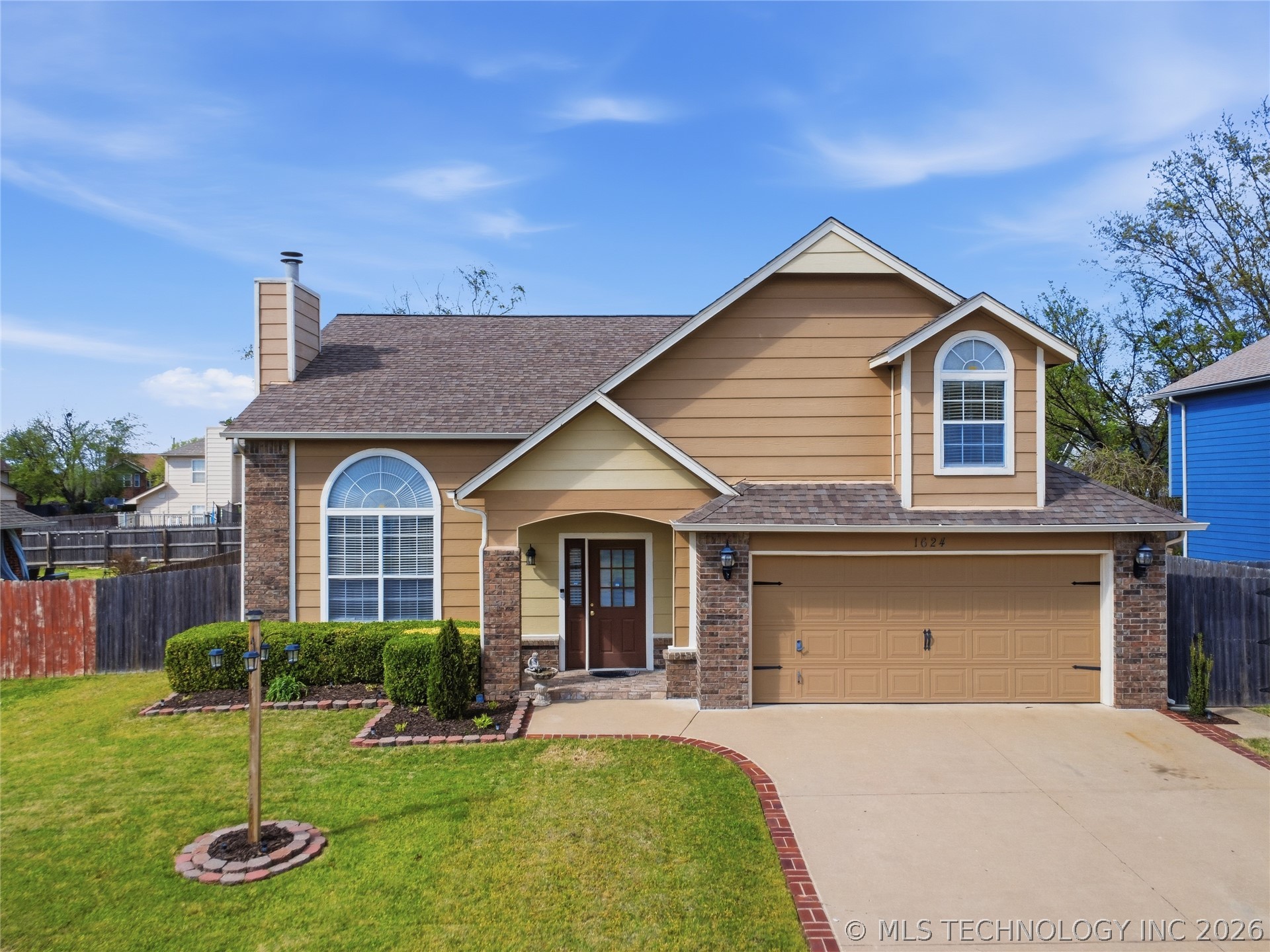 1624 W Edgewater Place Property Photo 1