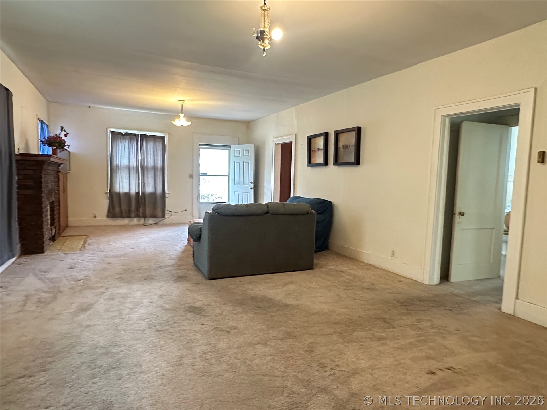 814 S Severs Street Property Photo 6