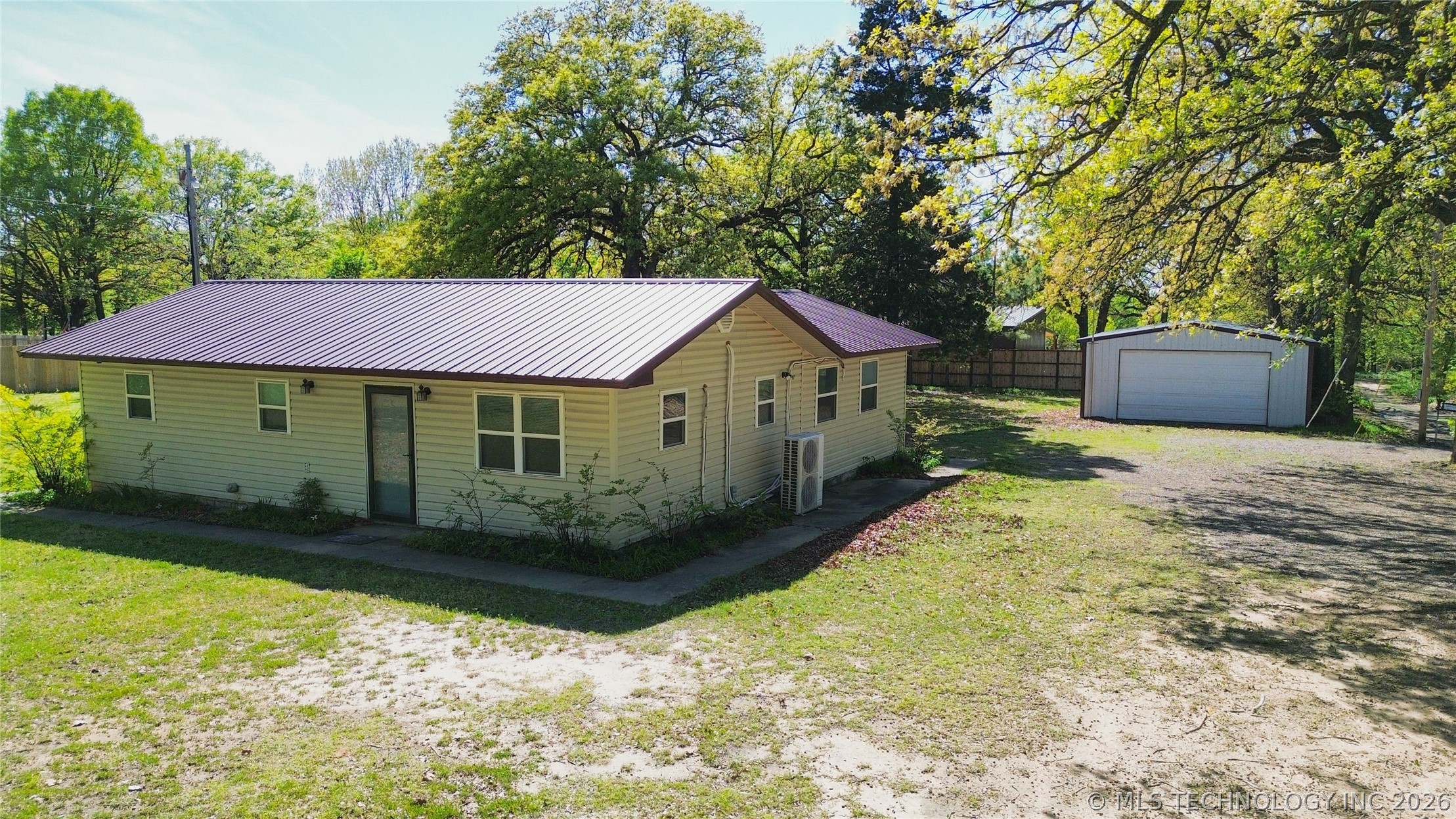 420502 E 1170 Road Property Photo 1
