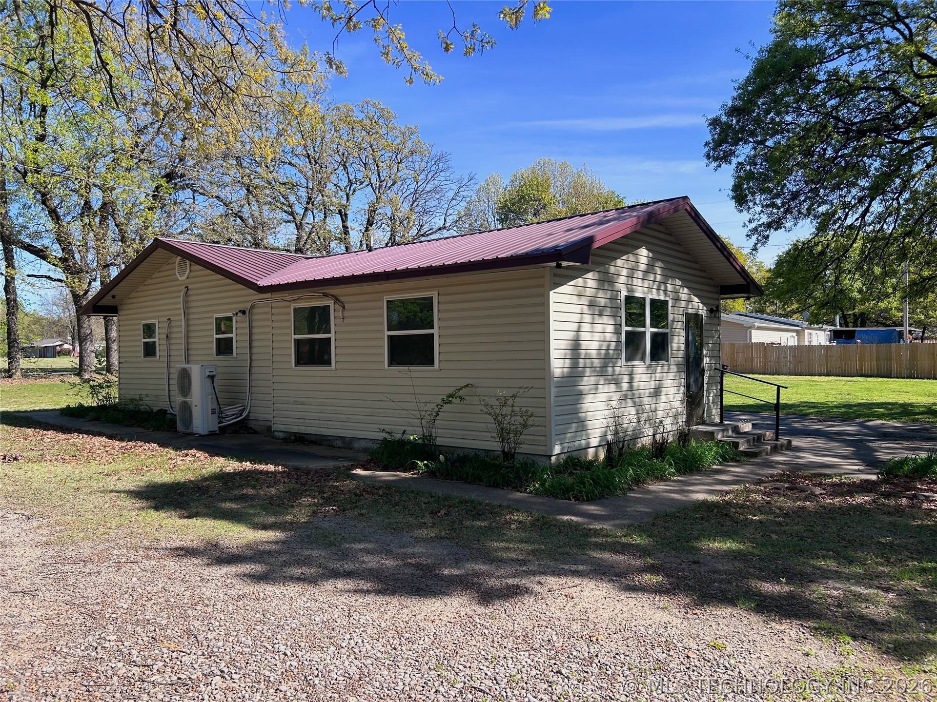 420502 E 1170 Road Property Photo 23
