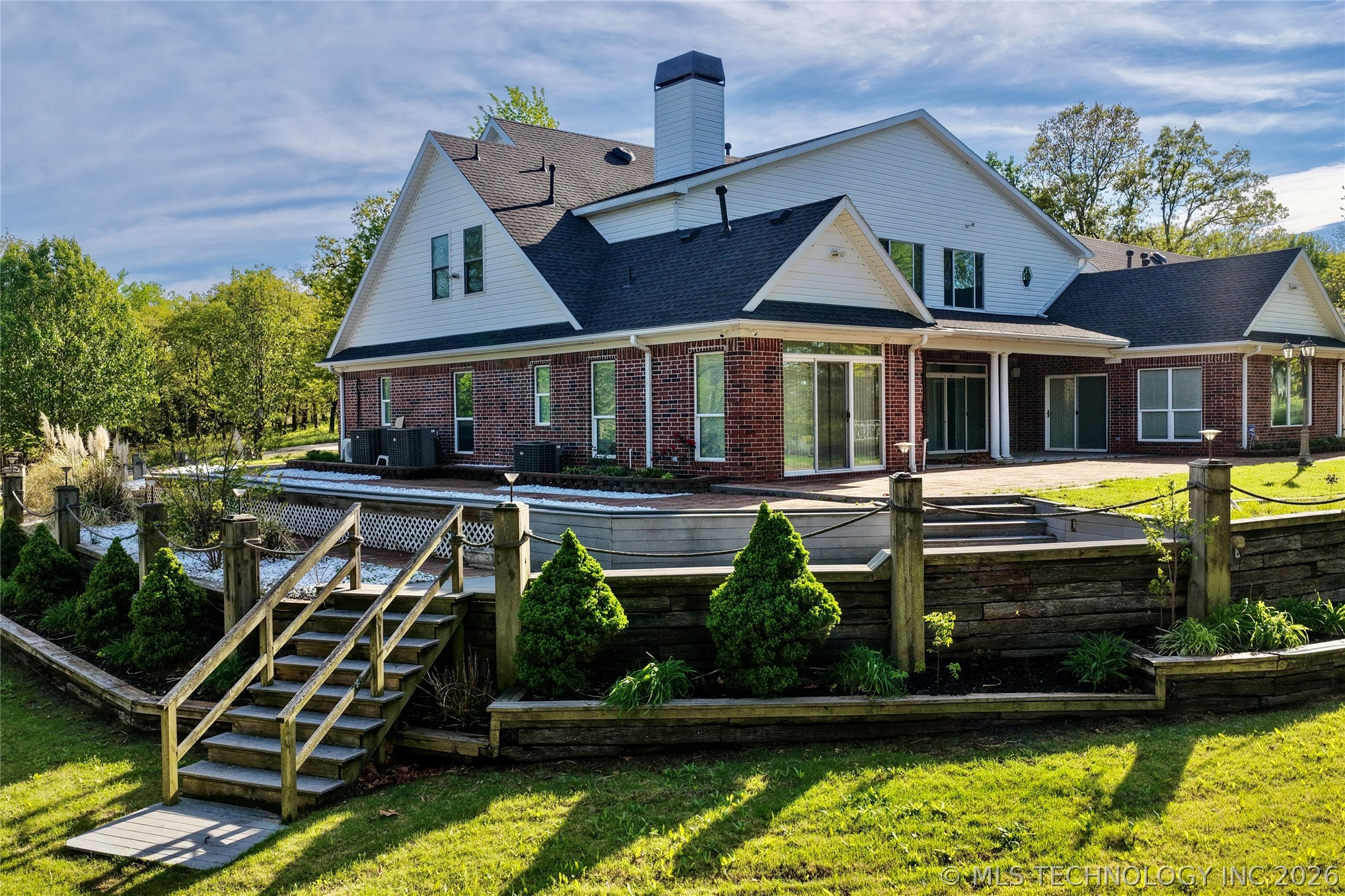 25 E Shoreline Drive Property Photo 4