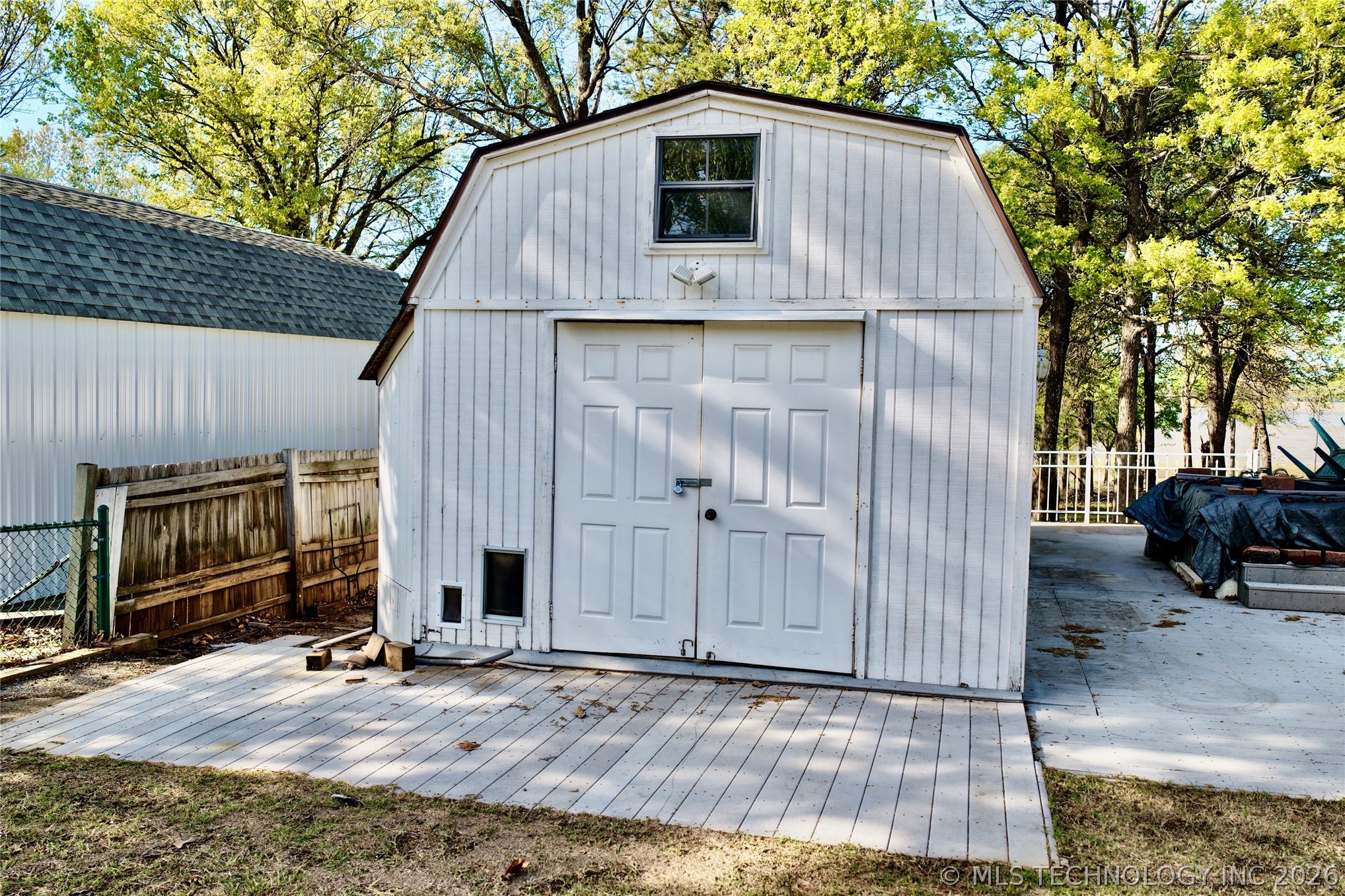 25 E Shoreline Drive Property Photo 7