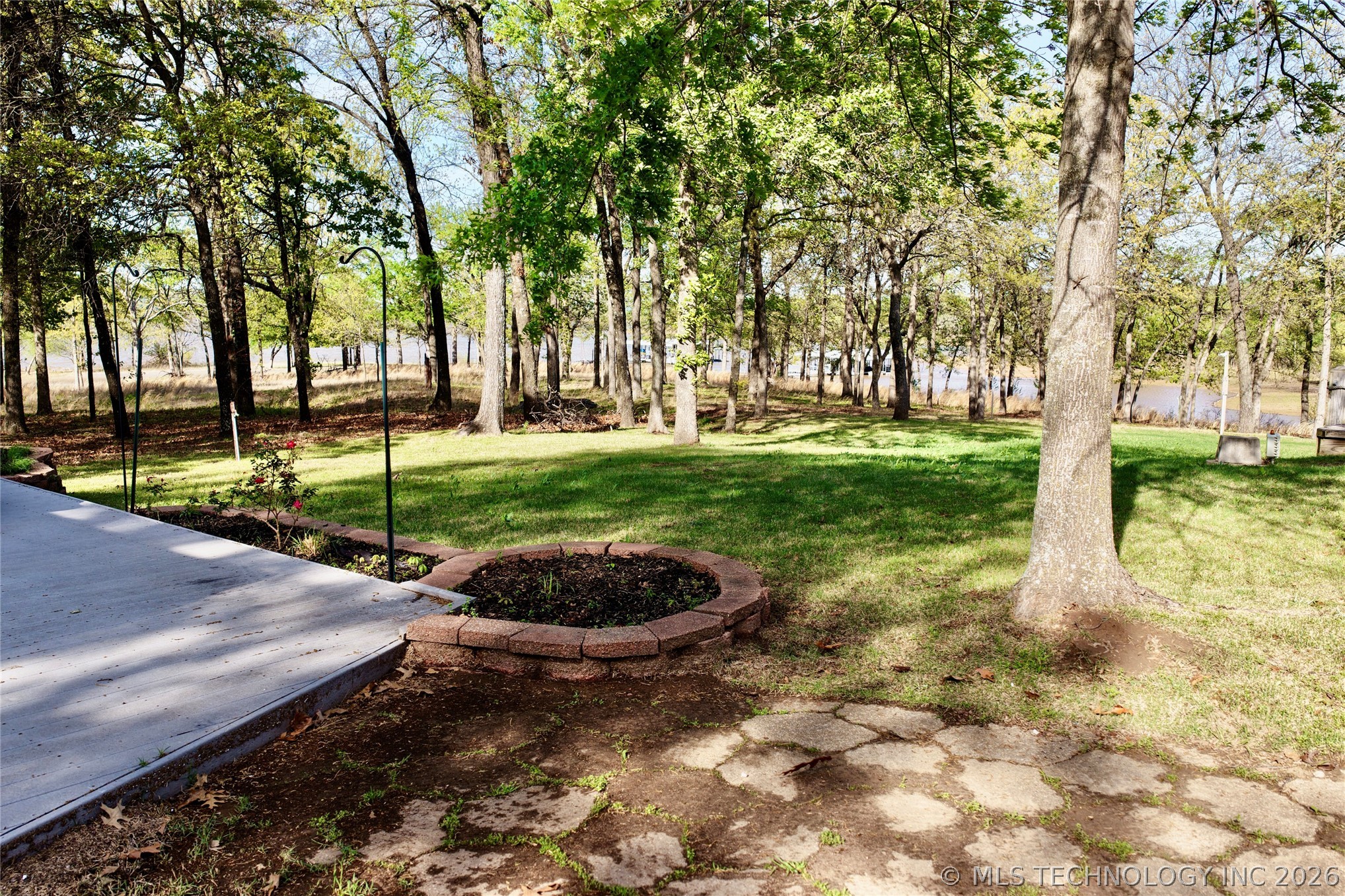 25 E Shoreline Drive Property Photo 8