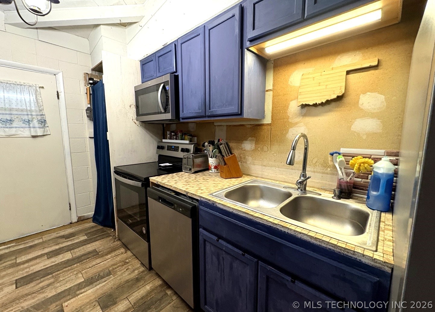 366 Main Street Property Photo 8