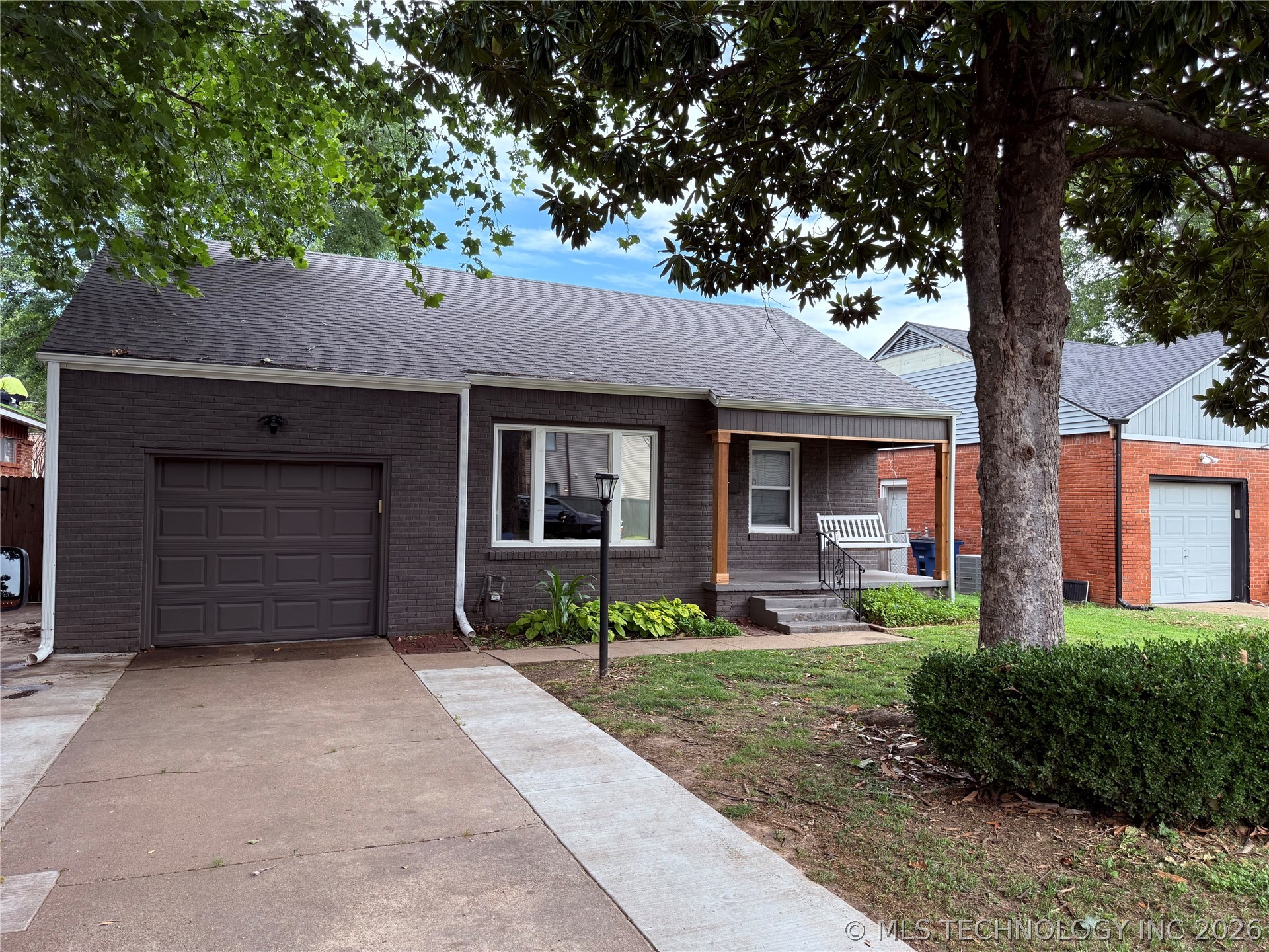 957 E 37th Street Property Photo 1