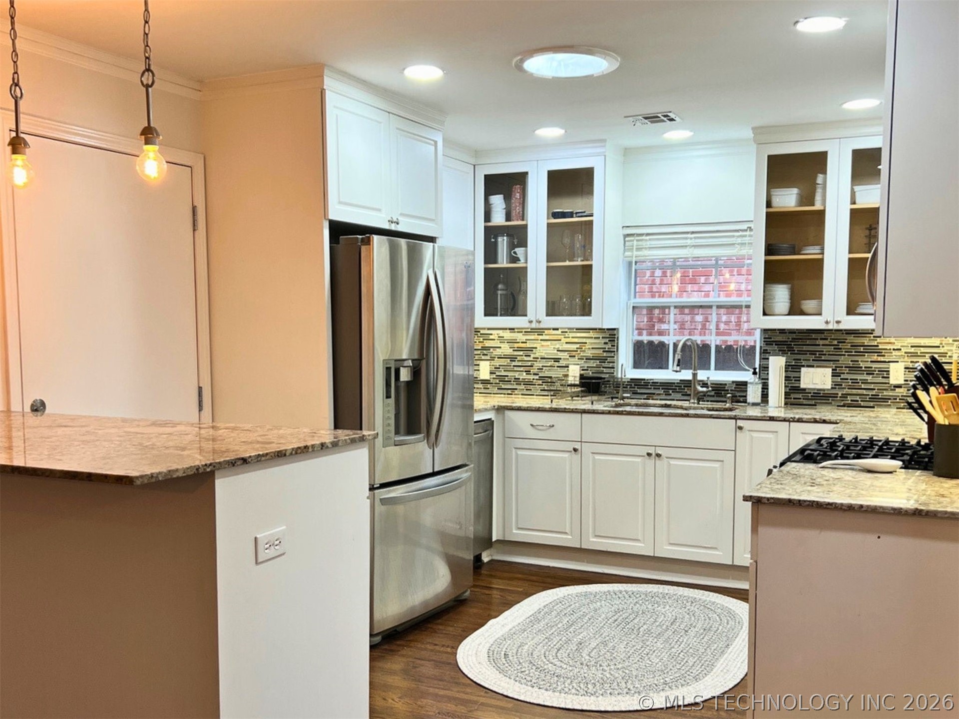 957 E 37th Street Property Photo 7