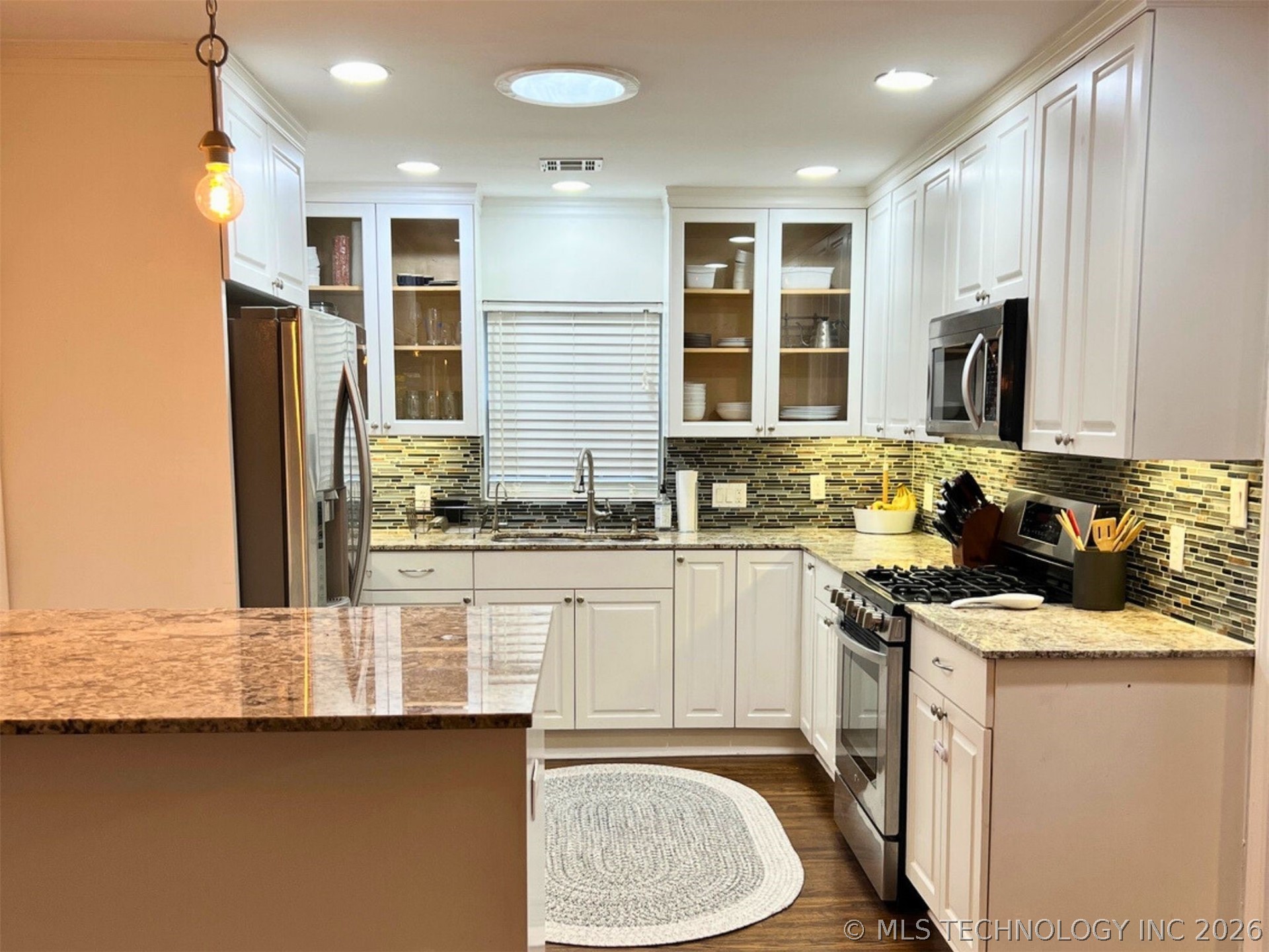 957 E 37th Street Property Photo 8