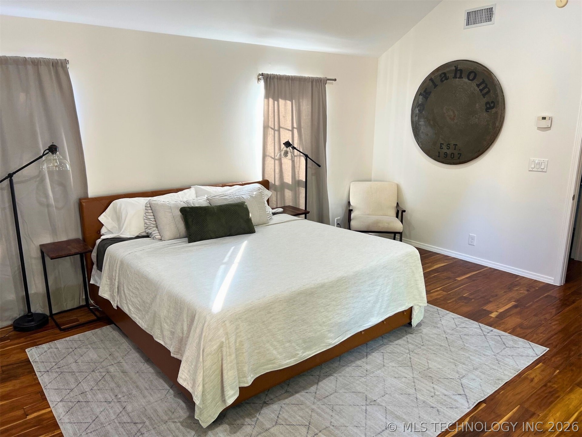 957 E 37th Street Property Photo 12