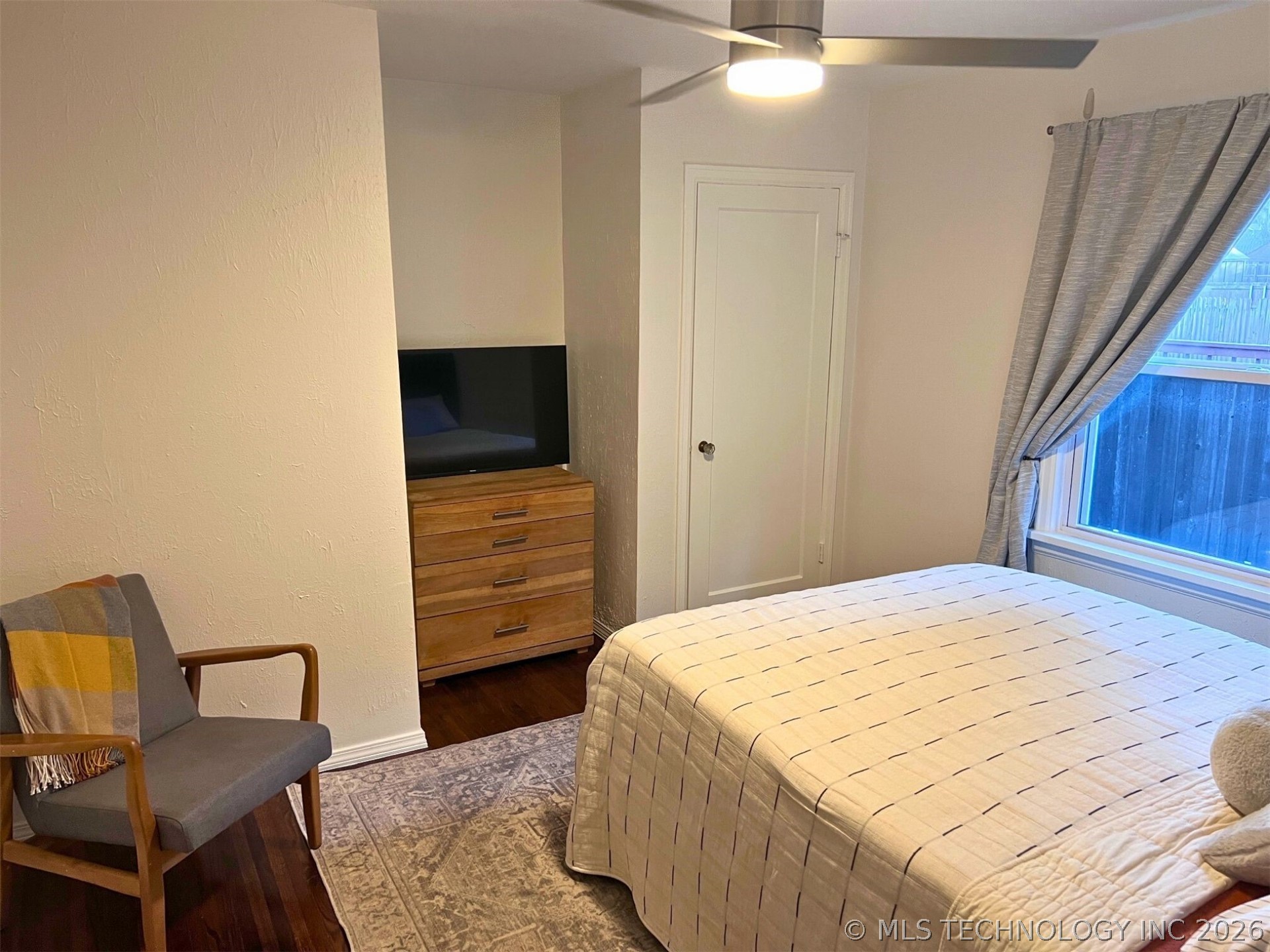 957 E 37th Street Property Photo 14