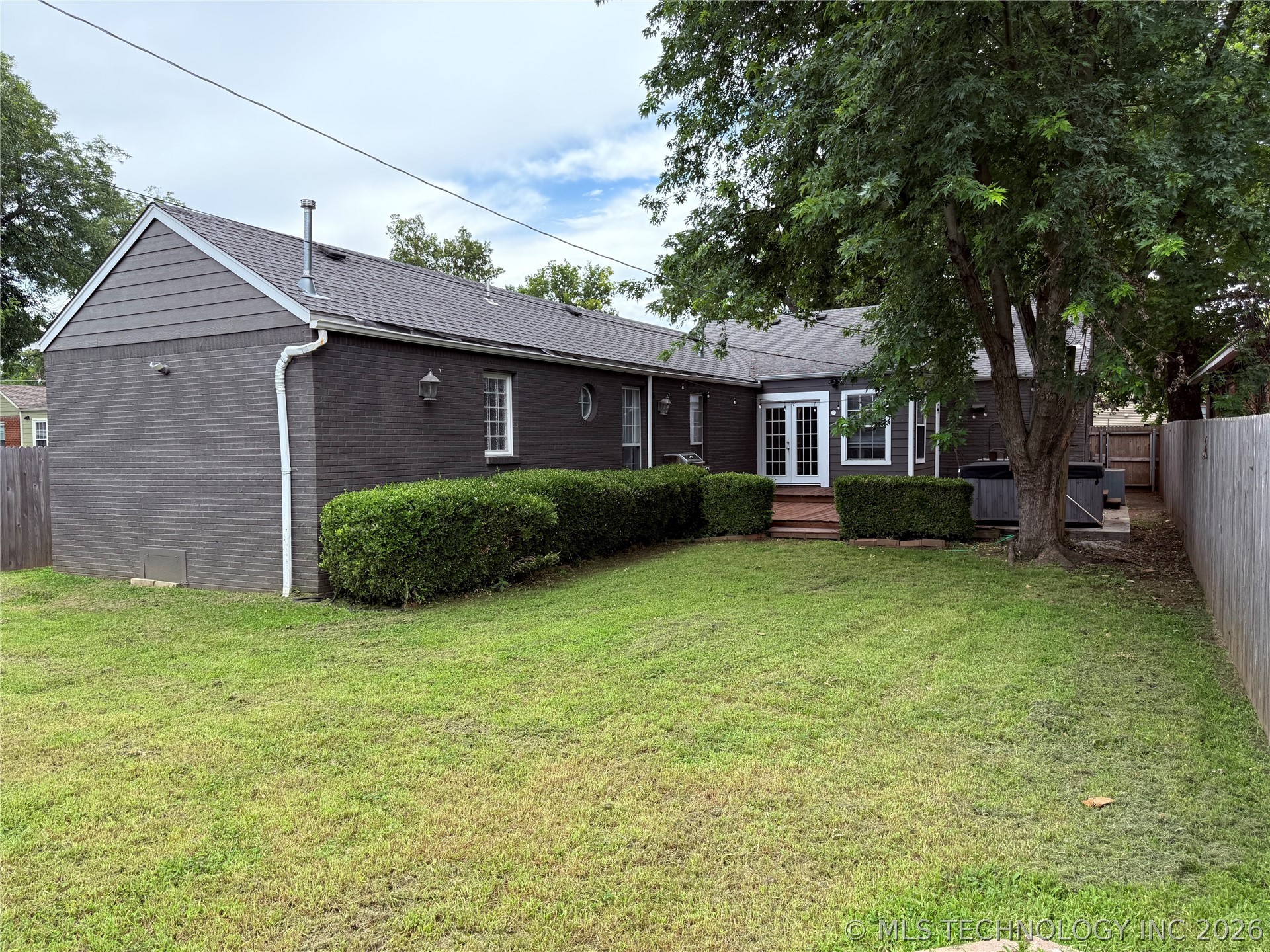957 E 37th Street Property Photo 25