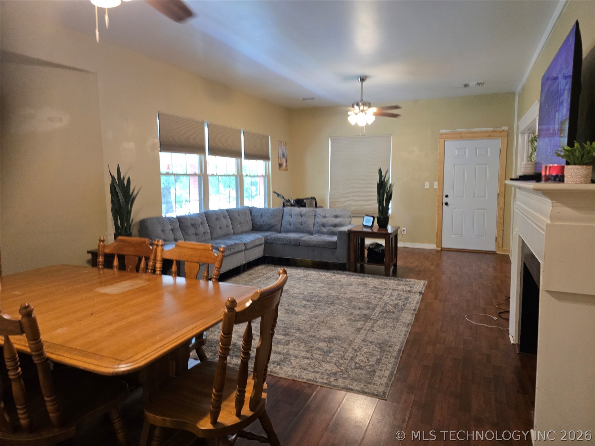 406 Denver Street Property Photo 6