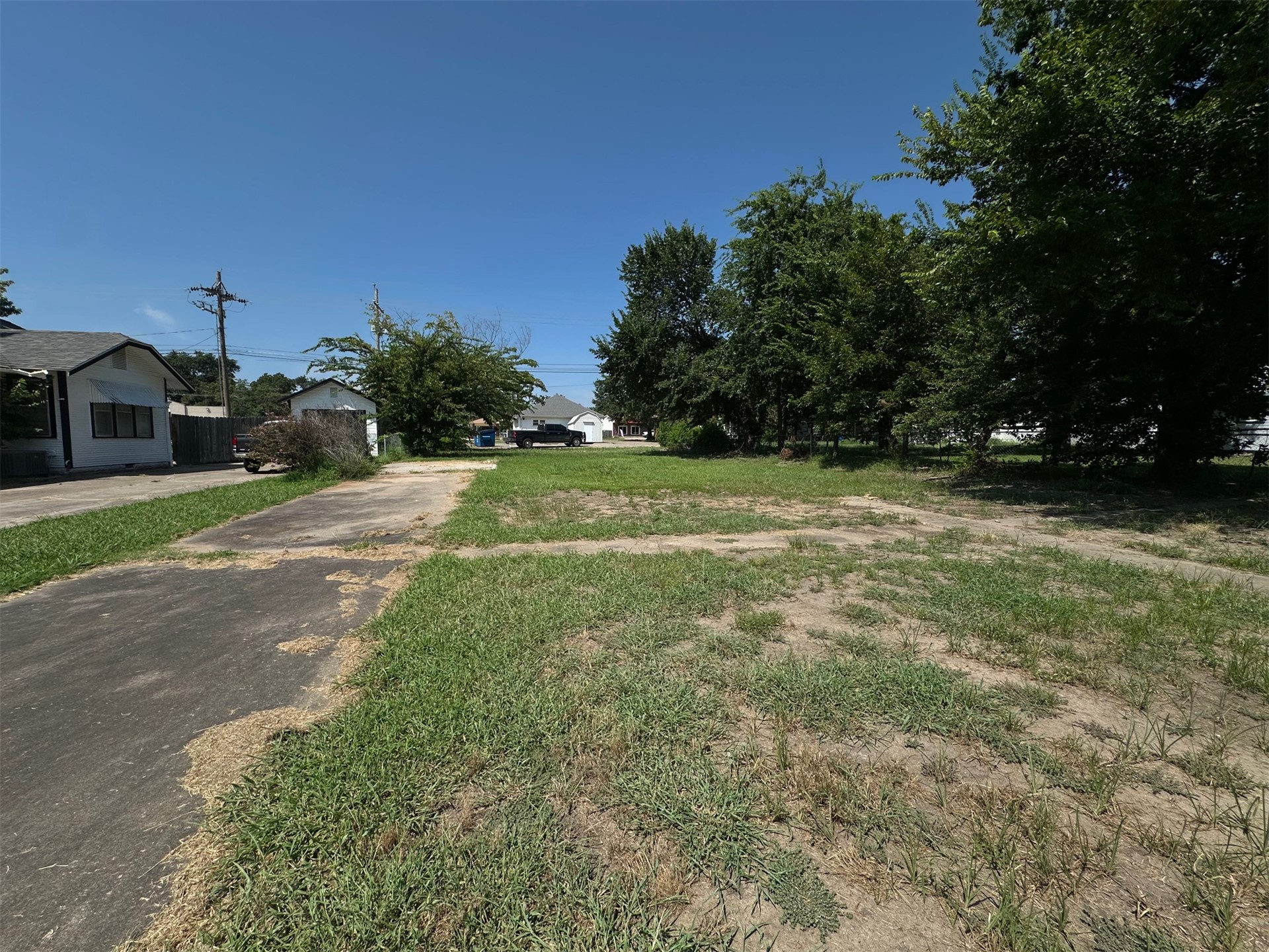 803 E Delaware Avenue Property Photo 1