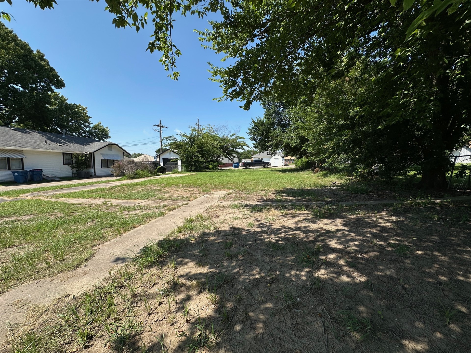 803 E Delaware Avenue Property Photo 3