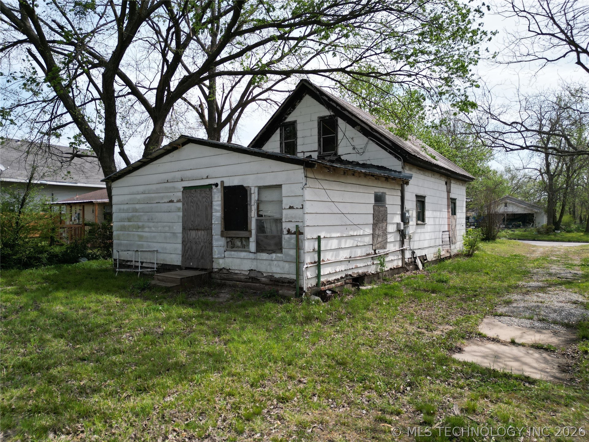 523 S Broadway Property Photo 5