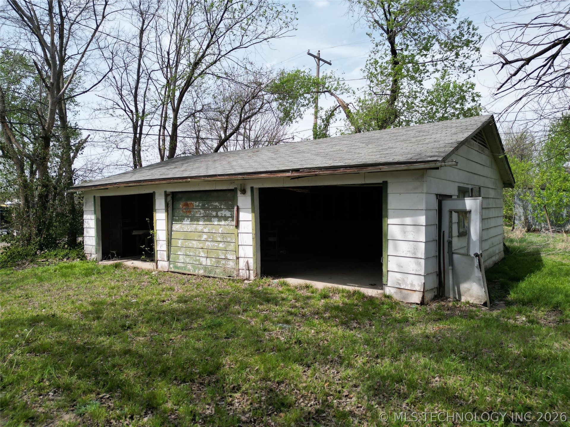 523 S Broadway Property Photo 8