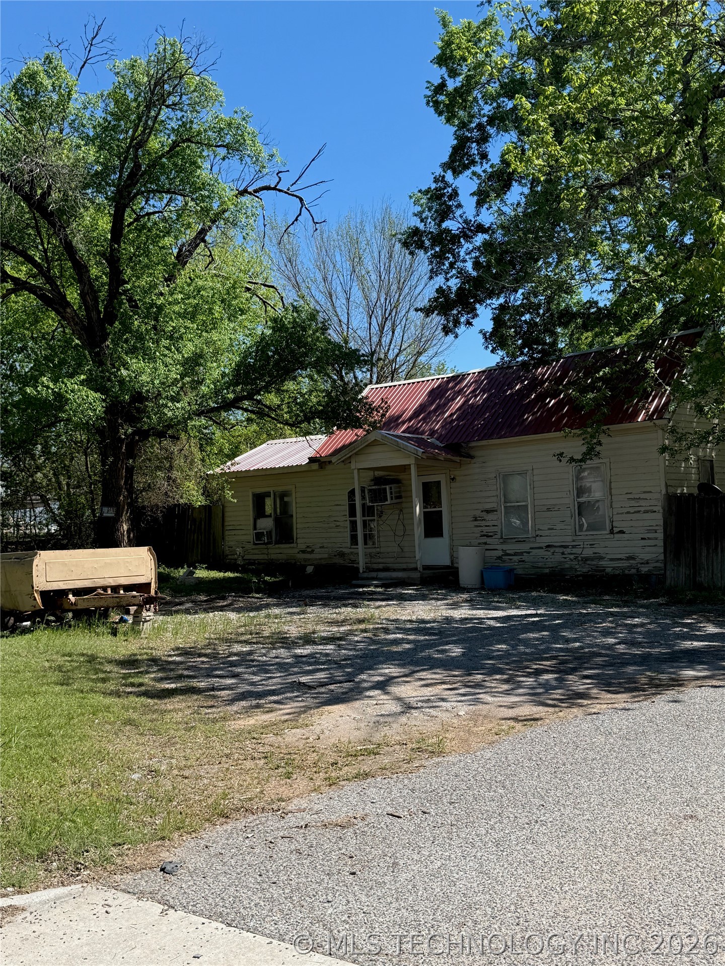 1411 W Broadway Property Photo 1