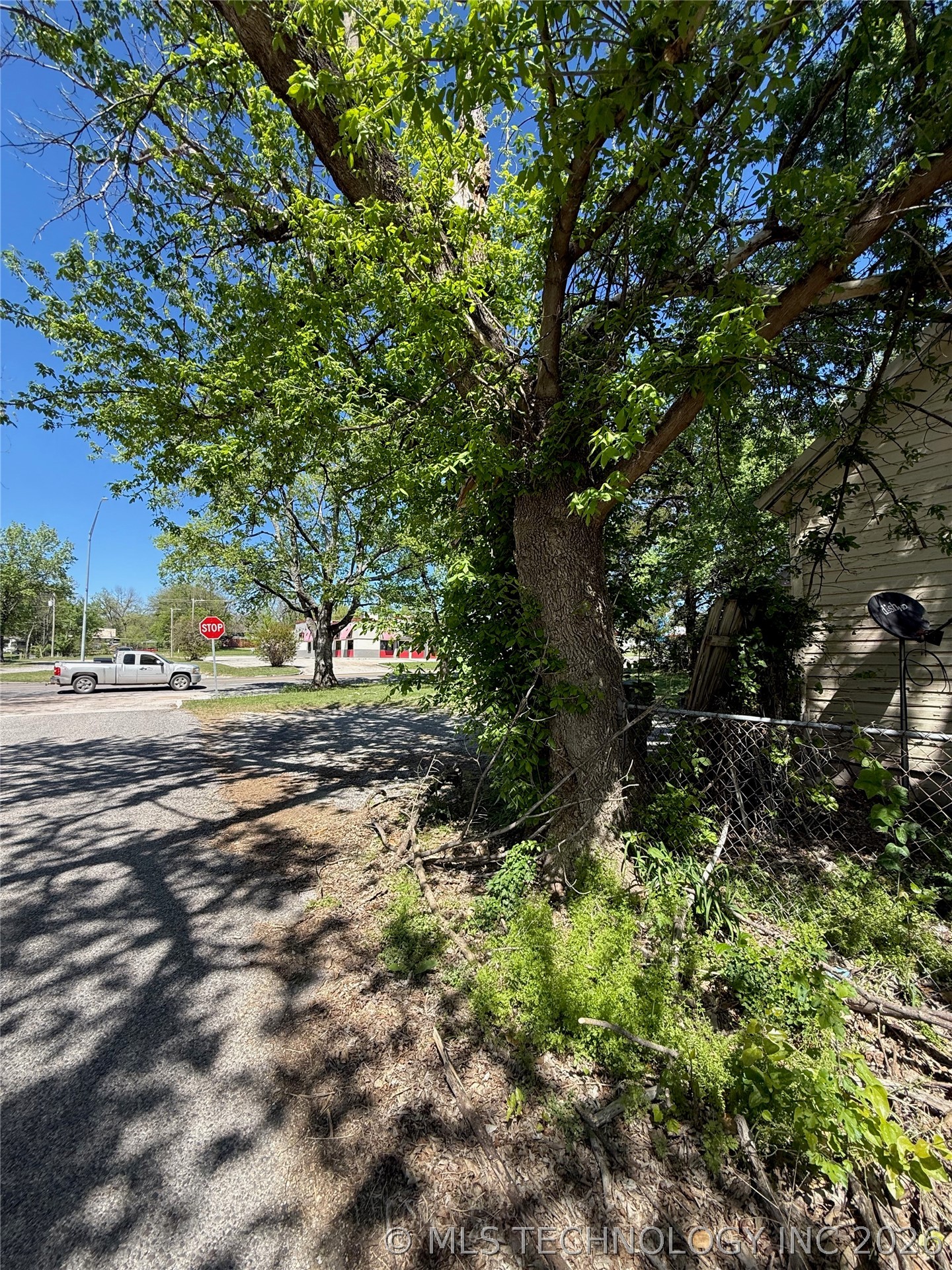 1411 W Broadway Property Photo 4