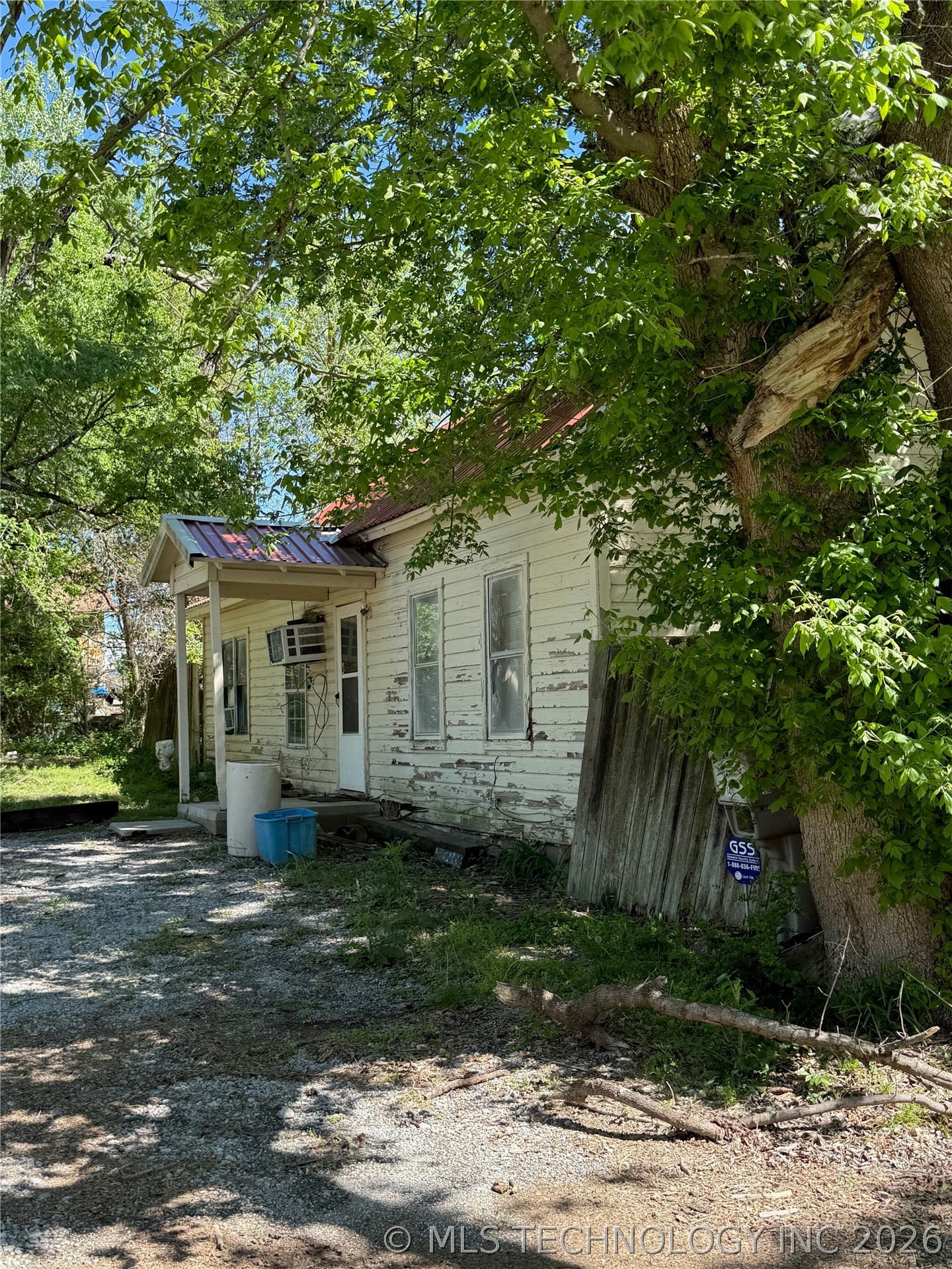 1411 W Broadway Property Photo 5