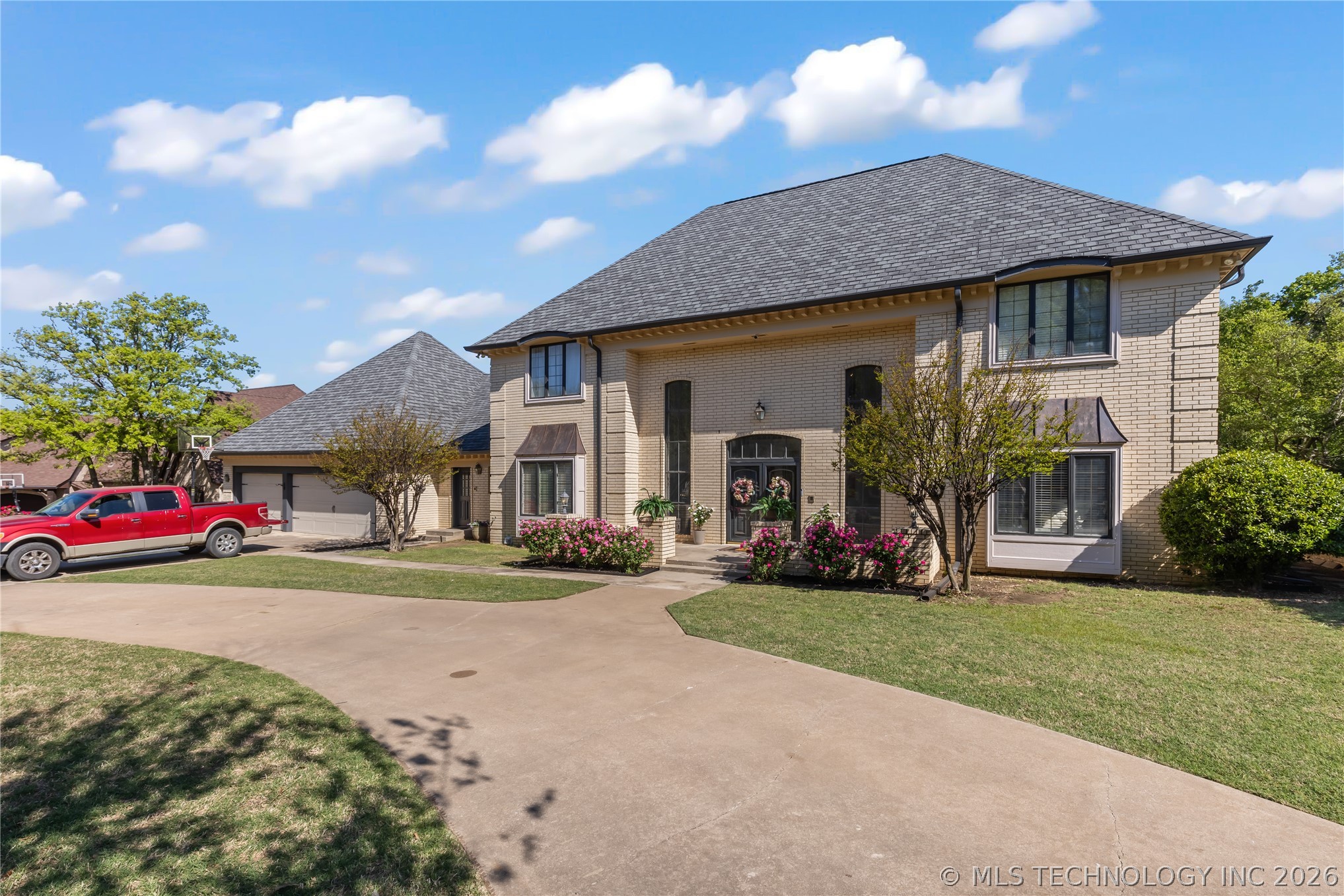 2615 Ridgeway Property Photo 2