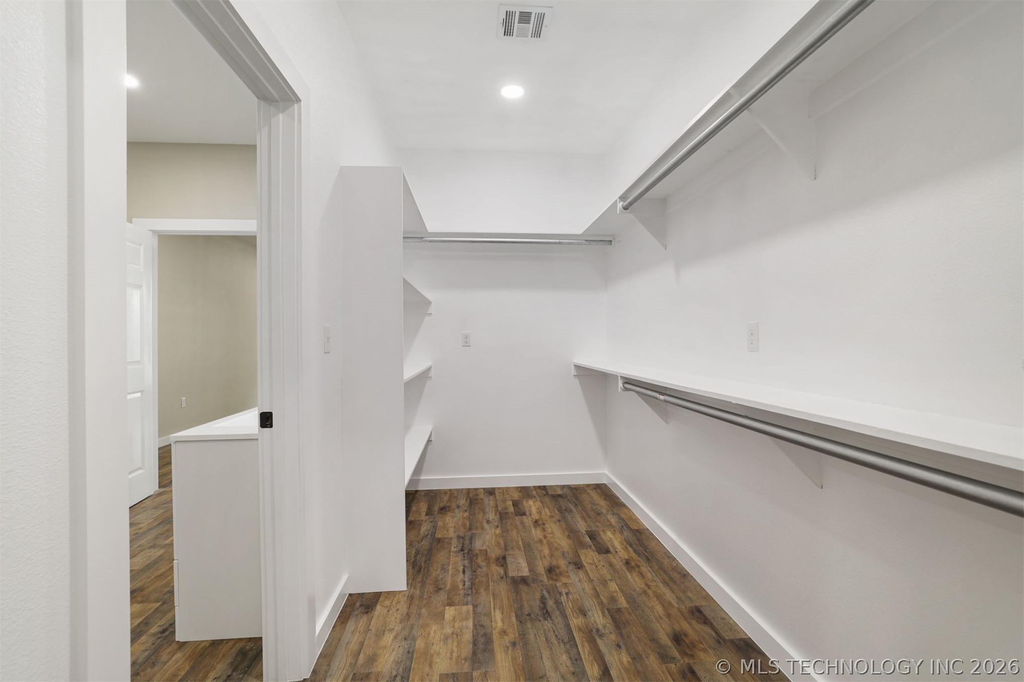 453 W 2nd Street Property Photo 14