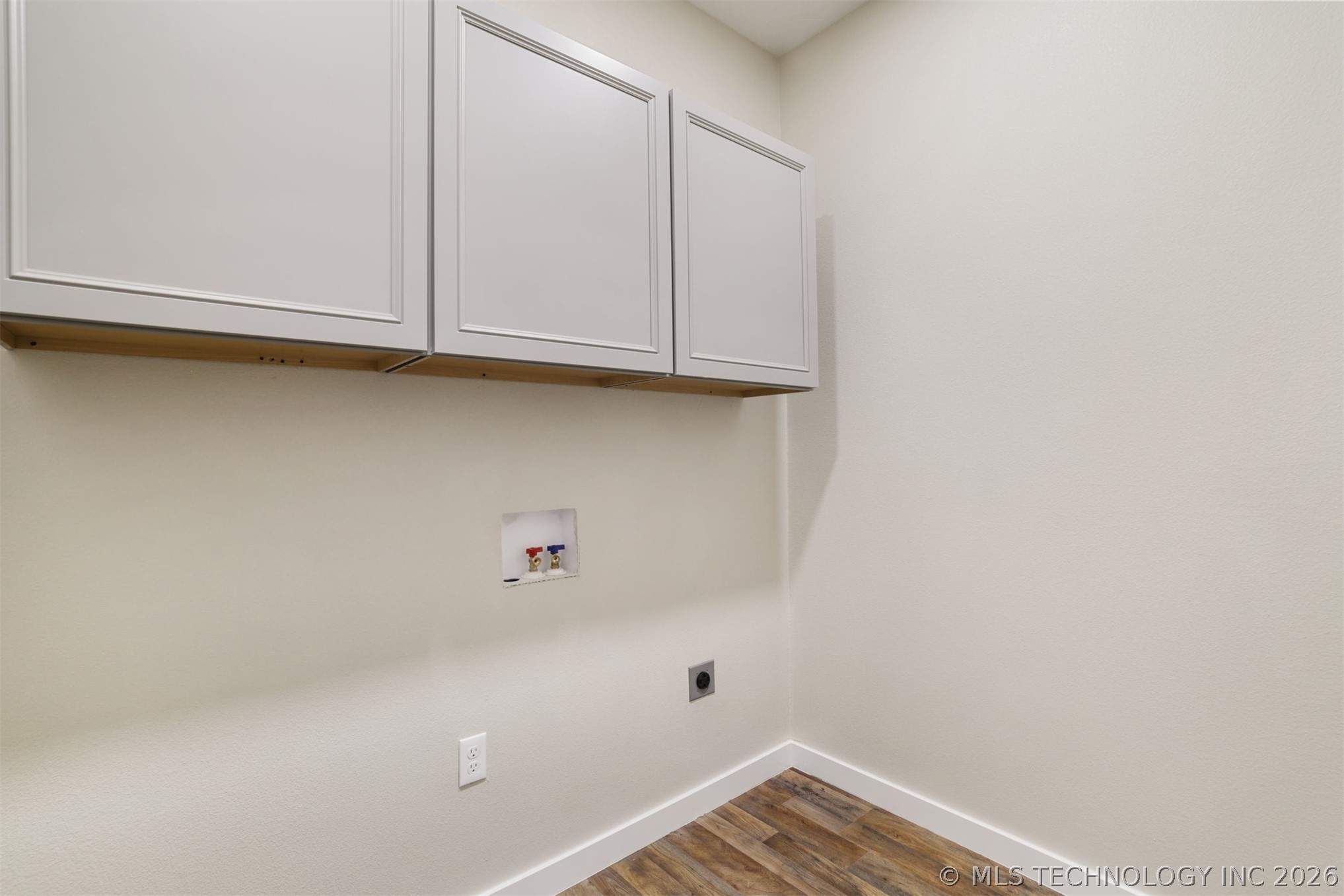 453 W 2nd Street Property Photo 15