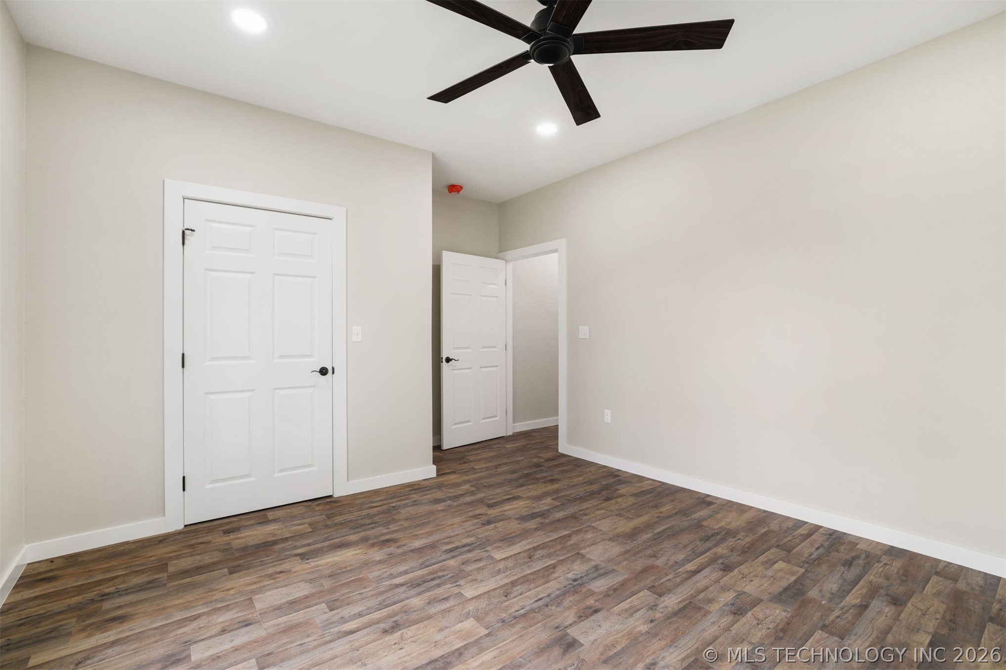 453 W 2nd Street Property Photo 16