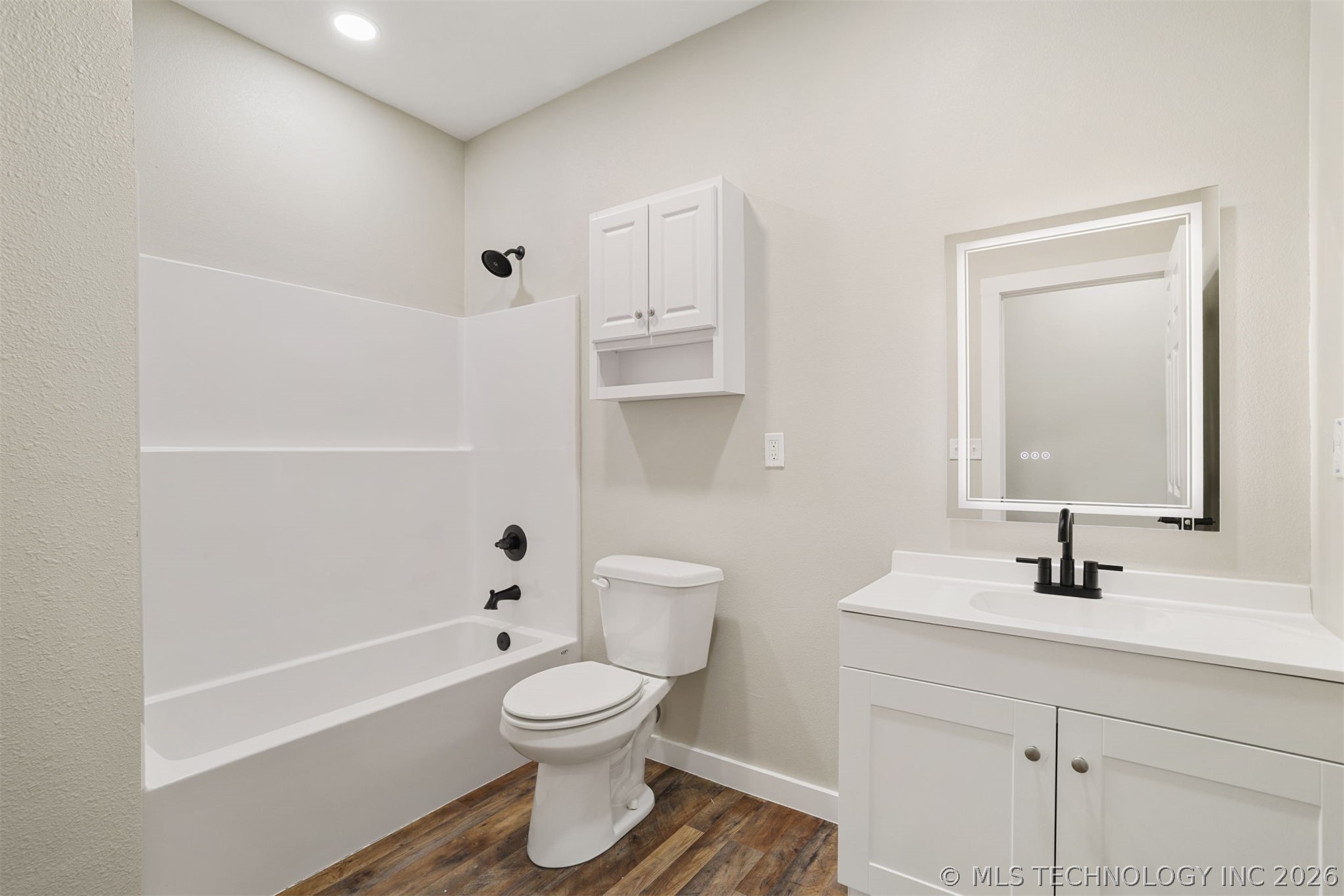 453 W 2nd Street Property Photo 18