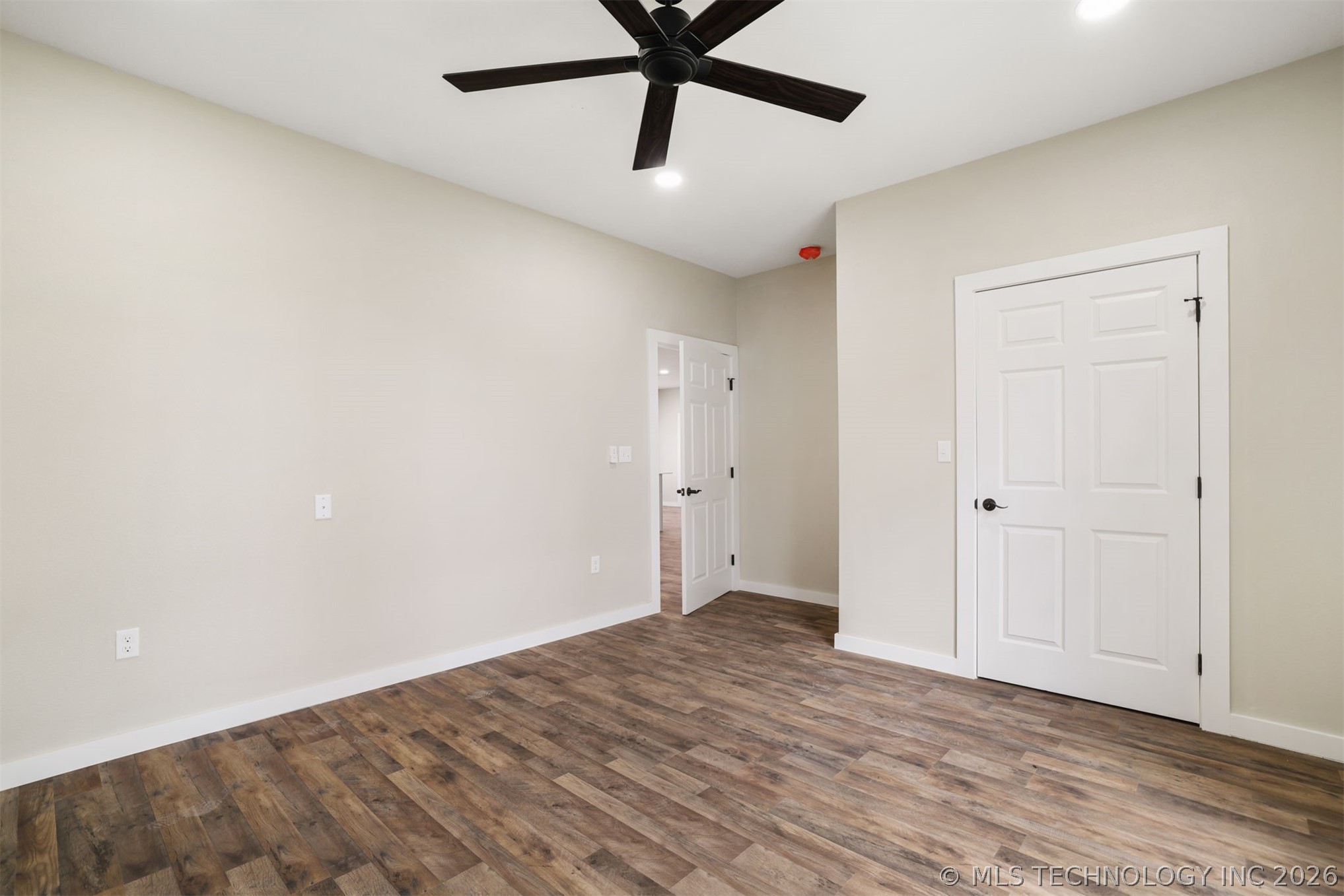 453 W 2nd Street Property Photo 19