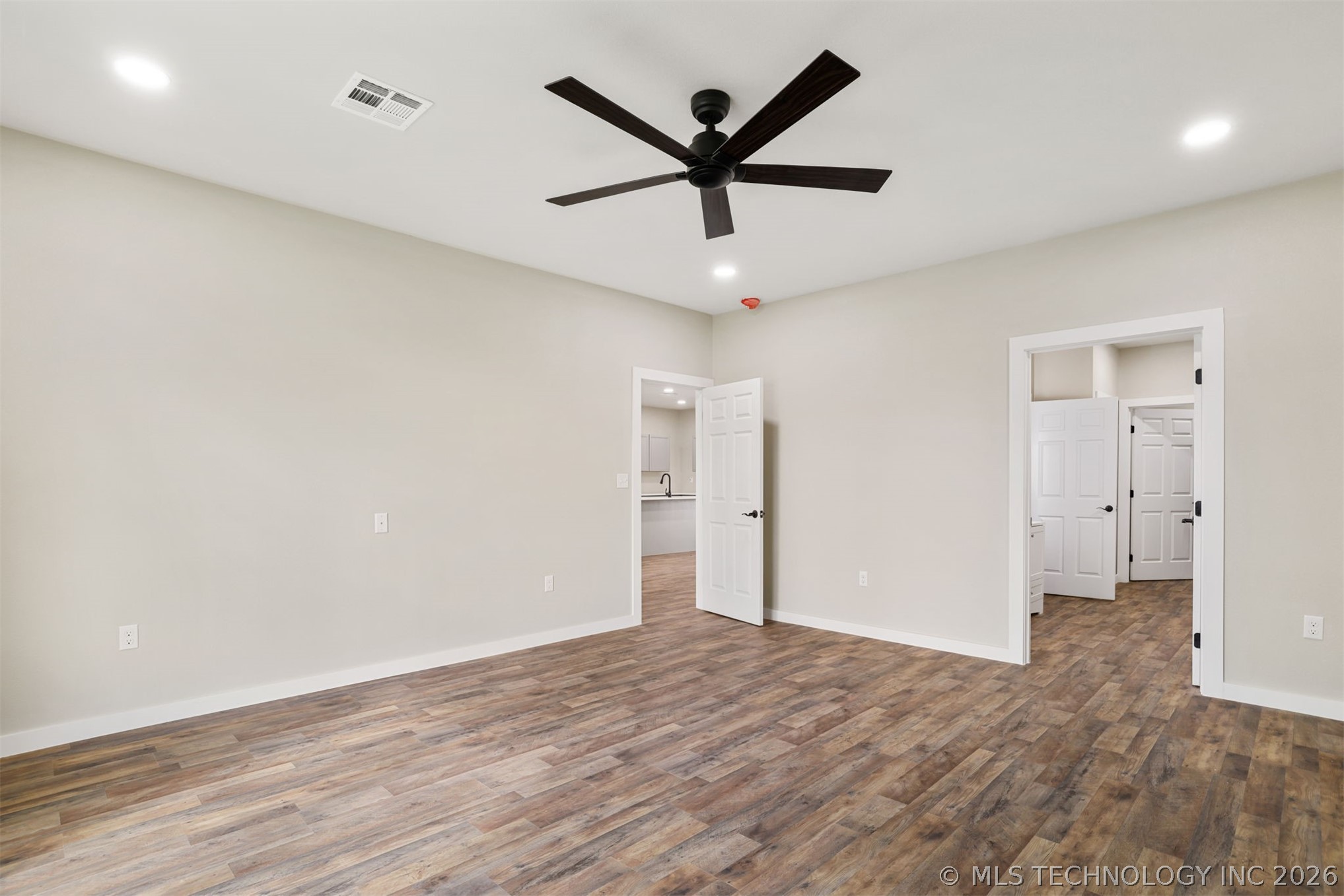 453 W 2nd Street Property Photo 22