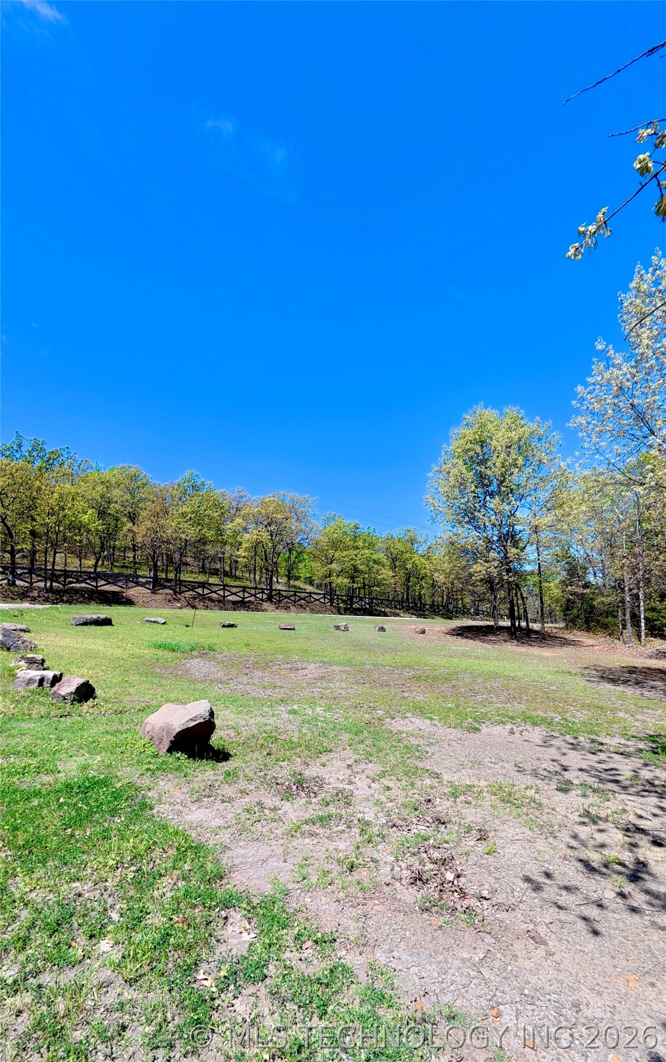 22 Duchess Creek Property Photo 4