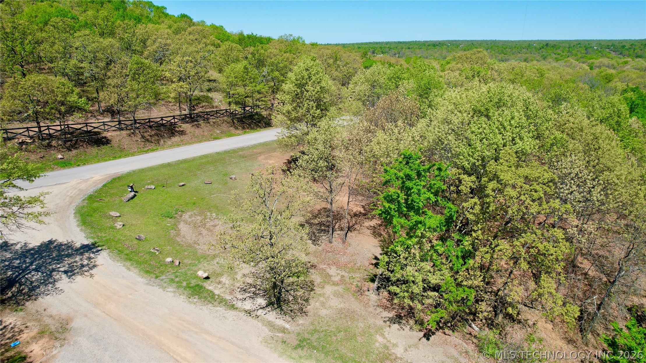 22 Duchess Creek Property Photo 6
