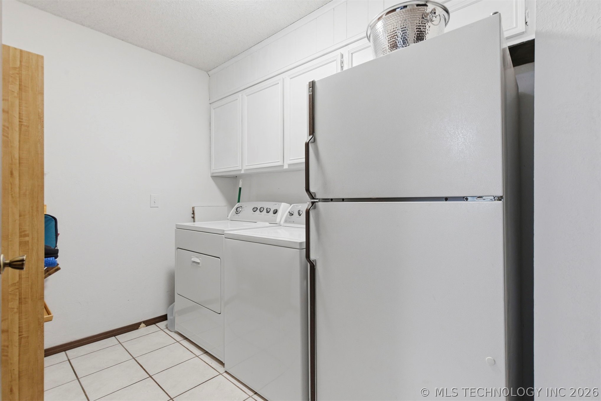 508 Meadowood Drive Property Photo 14