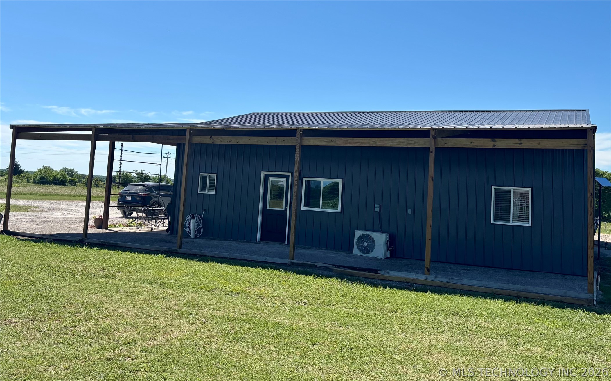 7049 Sunshine Property Photo 6