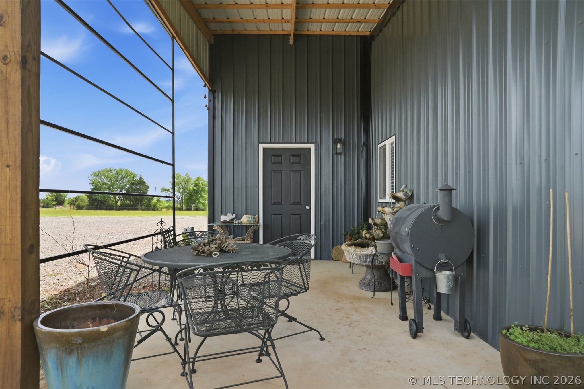 7049 Sunshine Property Photo 7