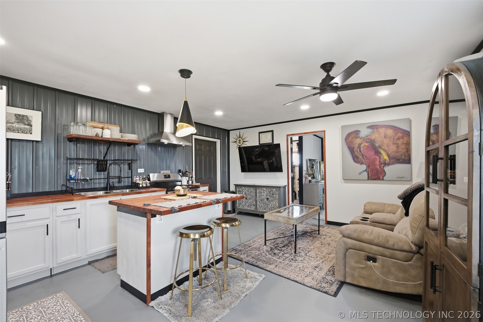 7049 Sunshine Property Photo 12