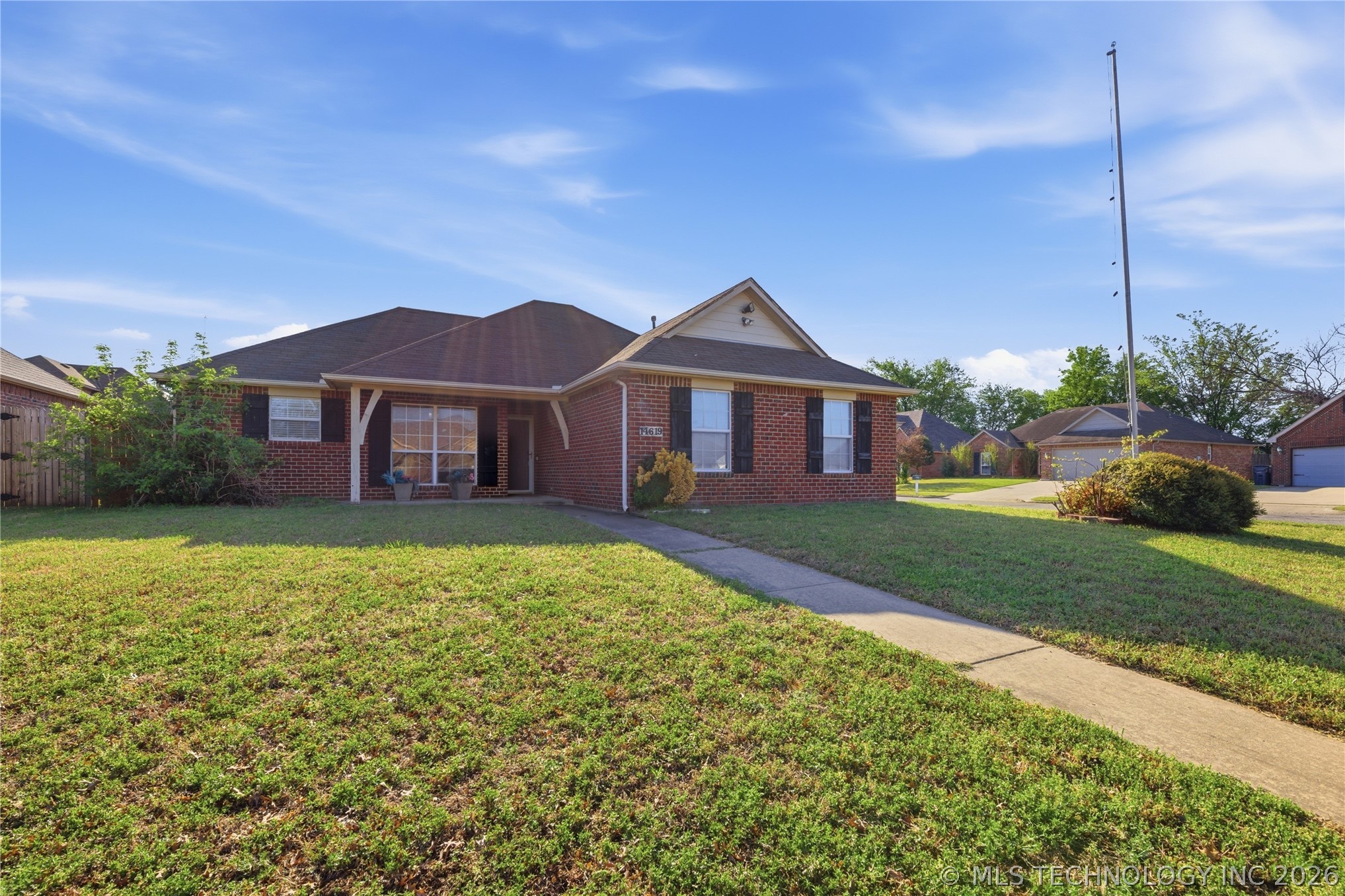 14619 S Maple Place Property Photo 1