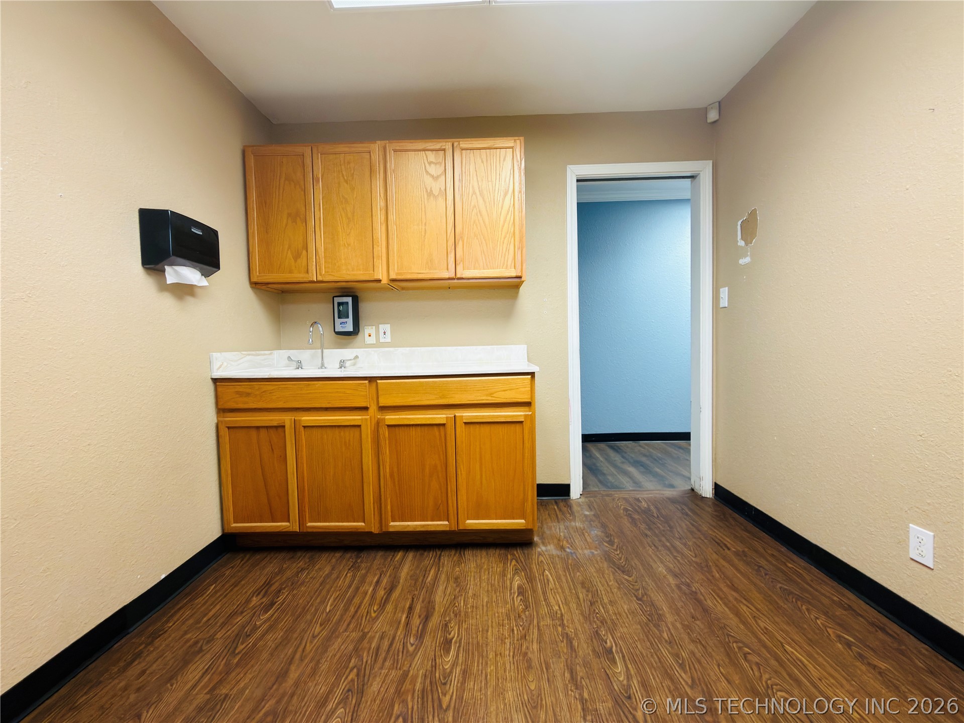 1002 E Cherry Street Property Photo 48