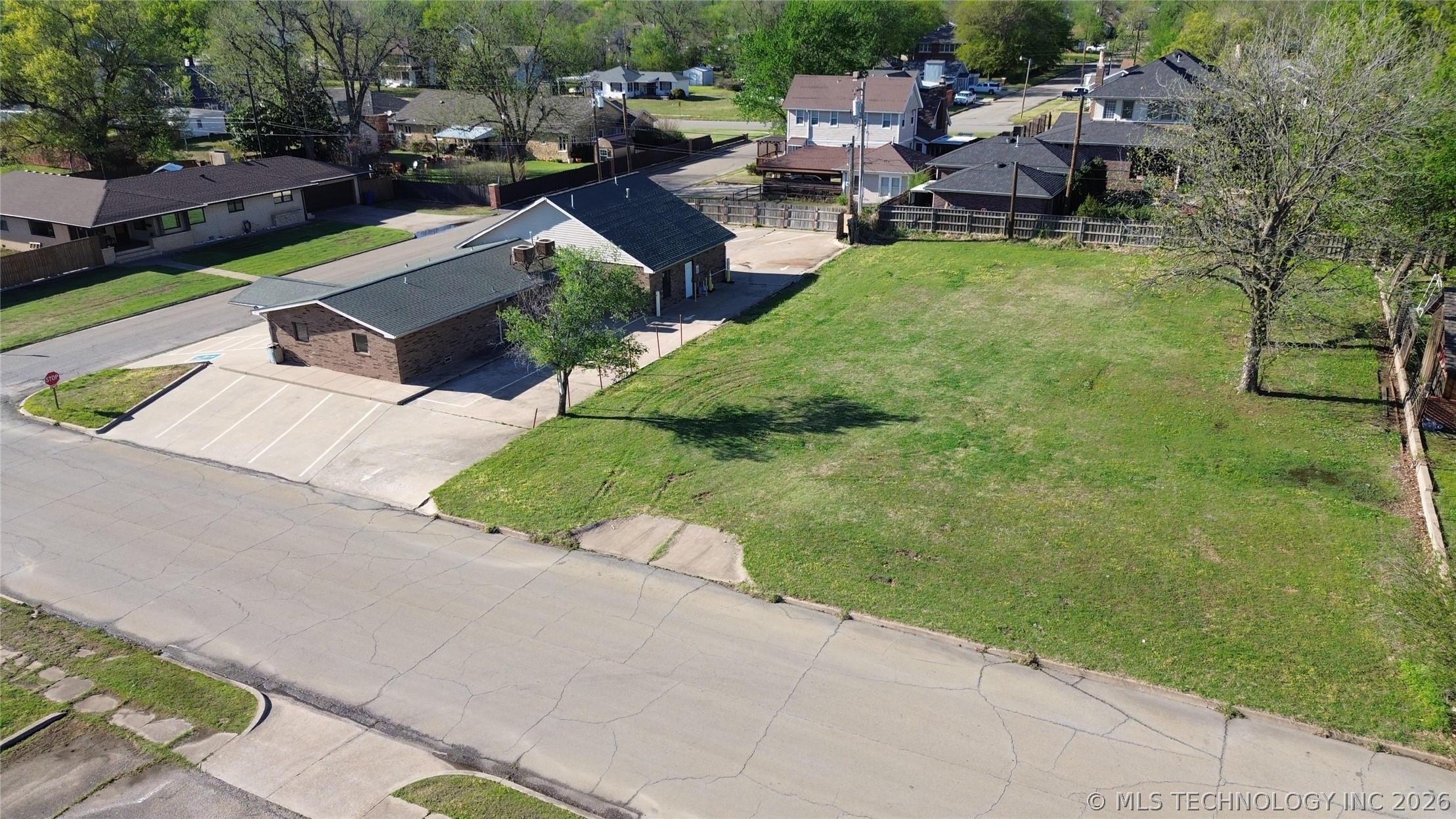 1002 E Cherry Street Property Photo 75