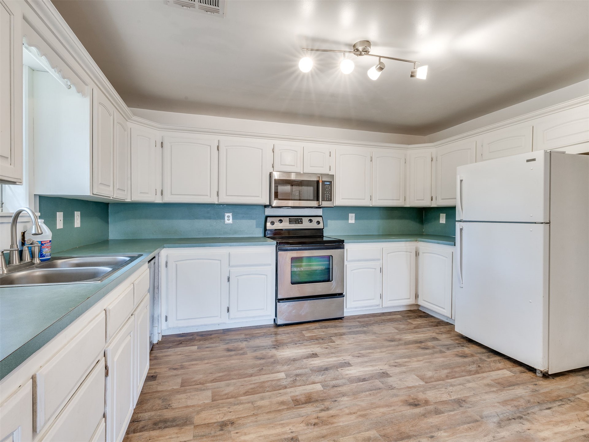 9711 Us Highway 60 Road Property Photo 16