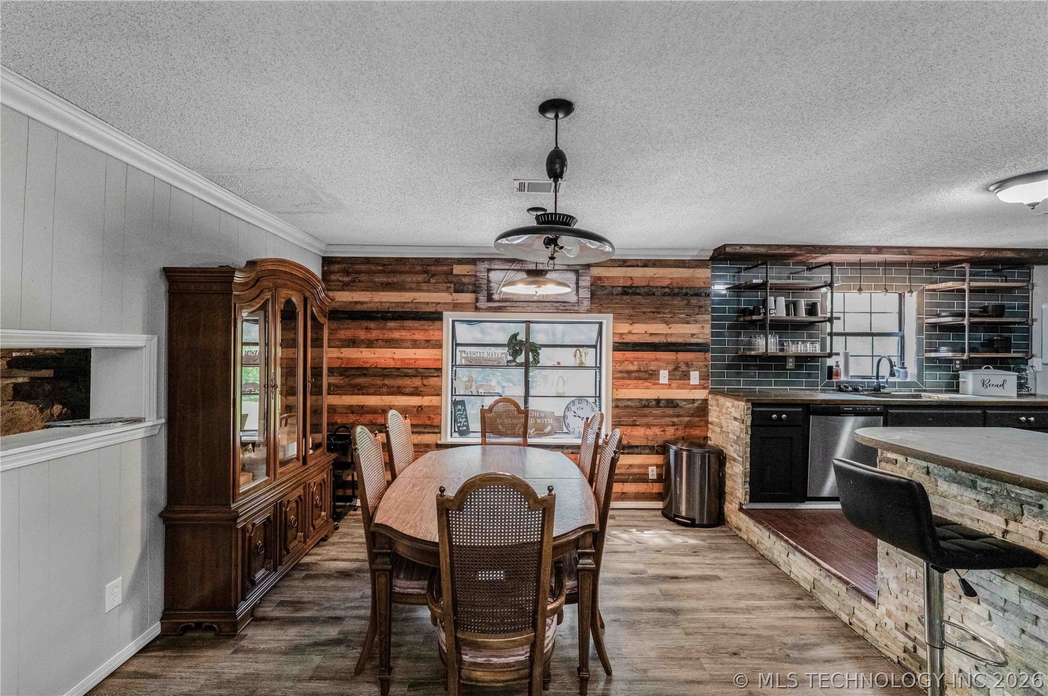 719 N Cherry Property Photo 5